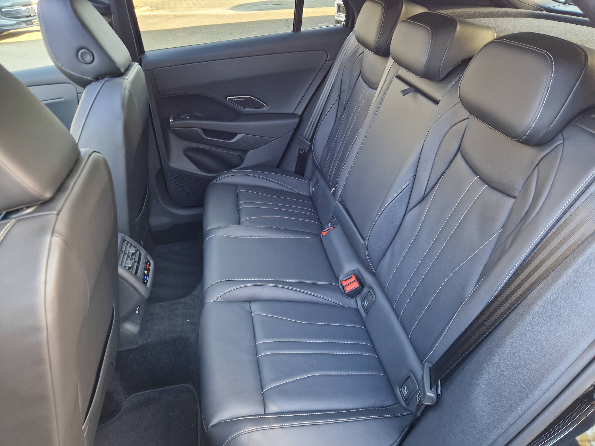 VW T-Roc 1.5 eTSI R-Line DSG-image-10