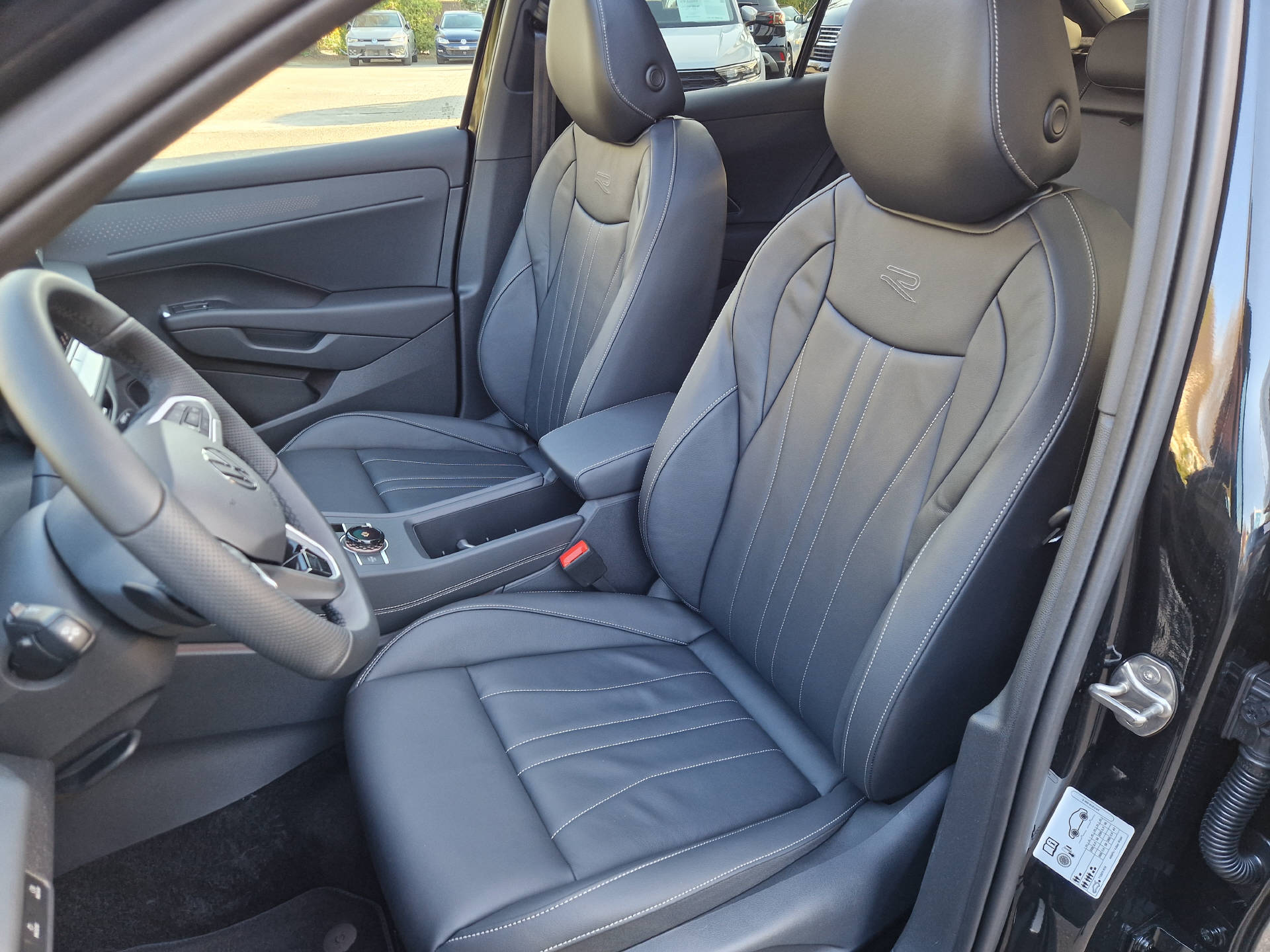 VW T-Roc 1.5 eTSI R-Line DSG-image-8