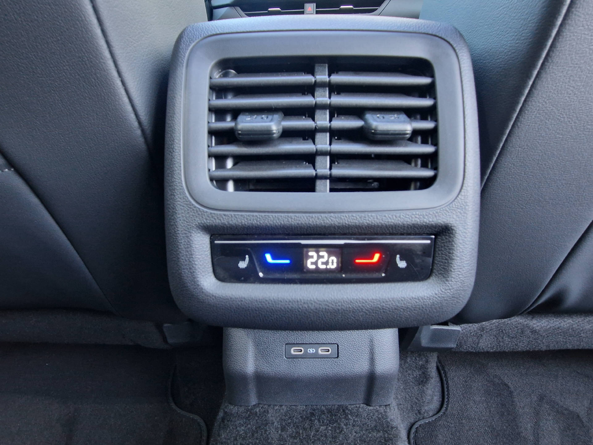 VW T-Roc 1.5 eTSI R-Line DSG-image-21