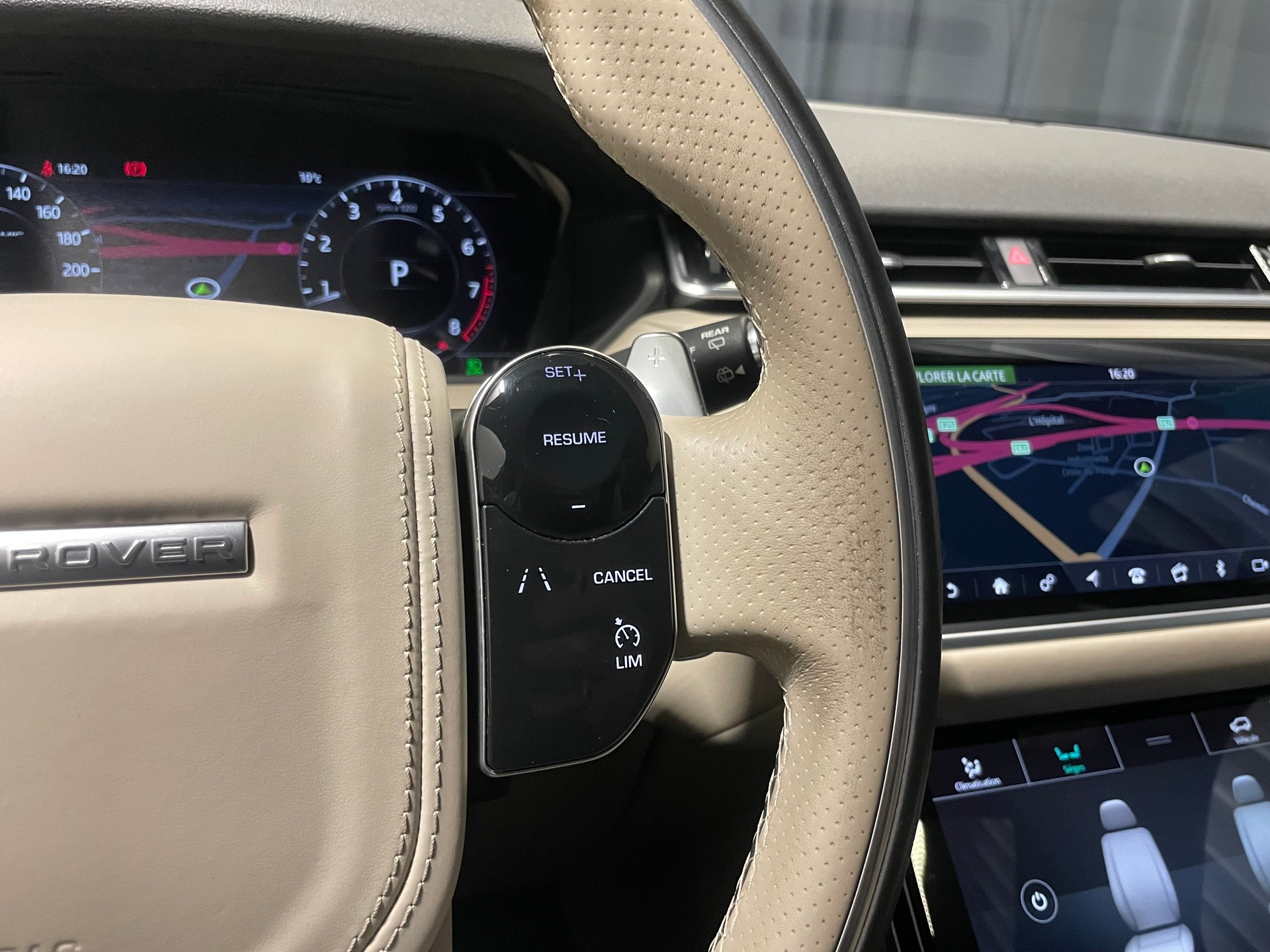 LAND ROVER Range Rover Velar R-Dynamic P 250 HSE Automatic(M)(75)-image-12