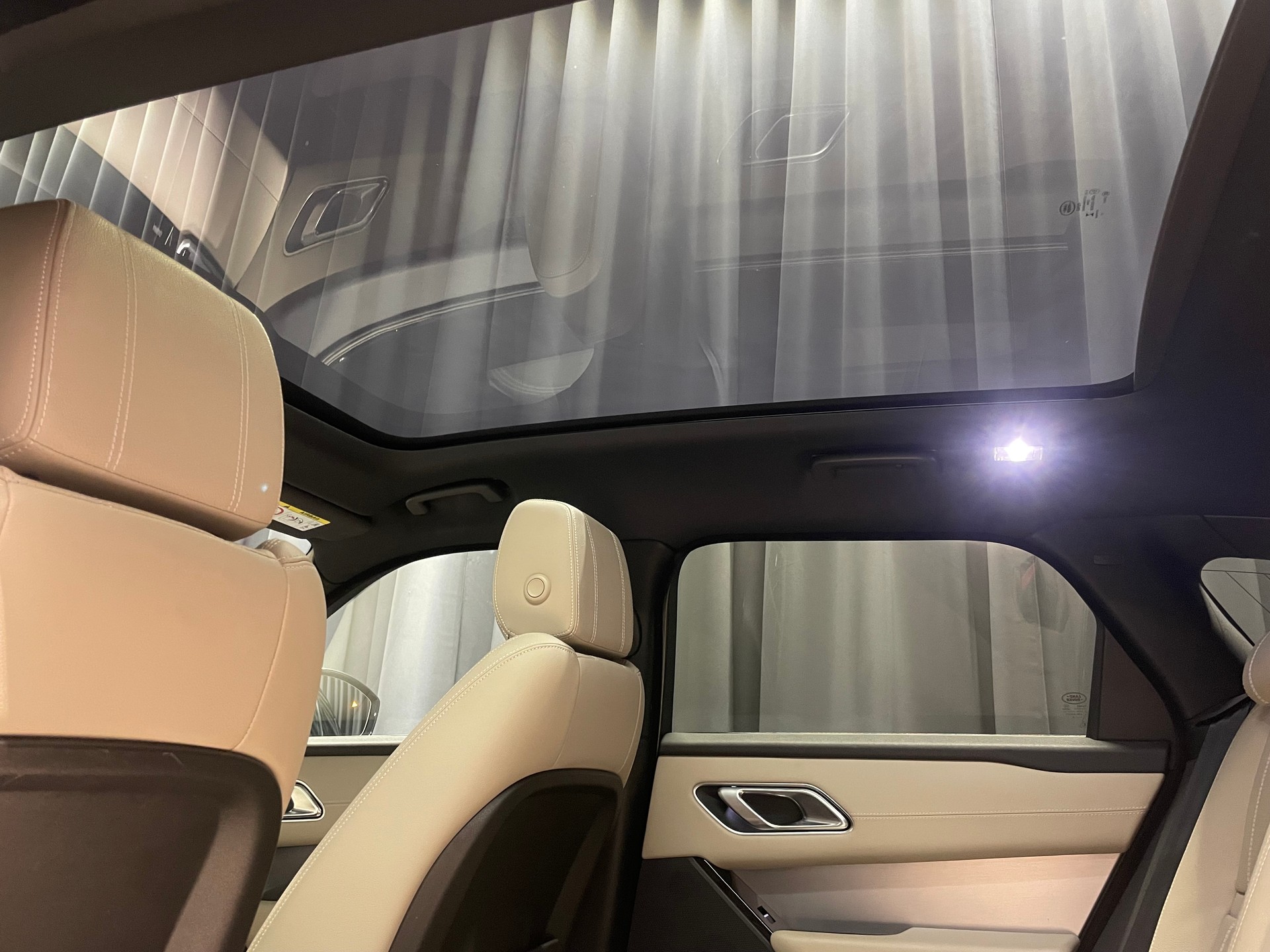 LAND ROVER Range Rover Velar R-Dynamic P 250 HSE Automatic(M)(75)-image-8
