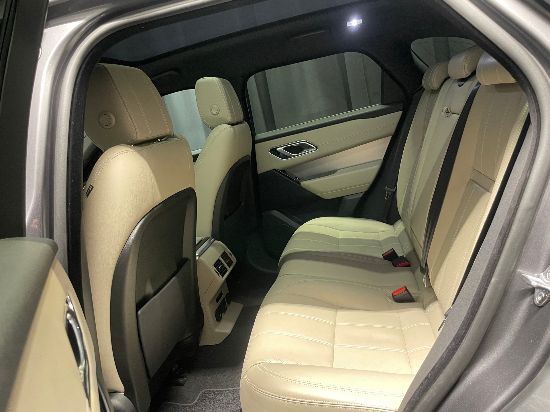 LAND ROVER Range Rover Velar R-Dynamic P 250 HSE Automatic(M)(75)-image-7