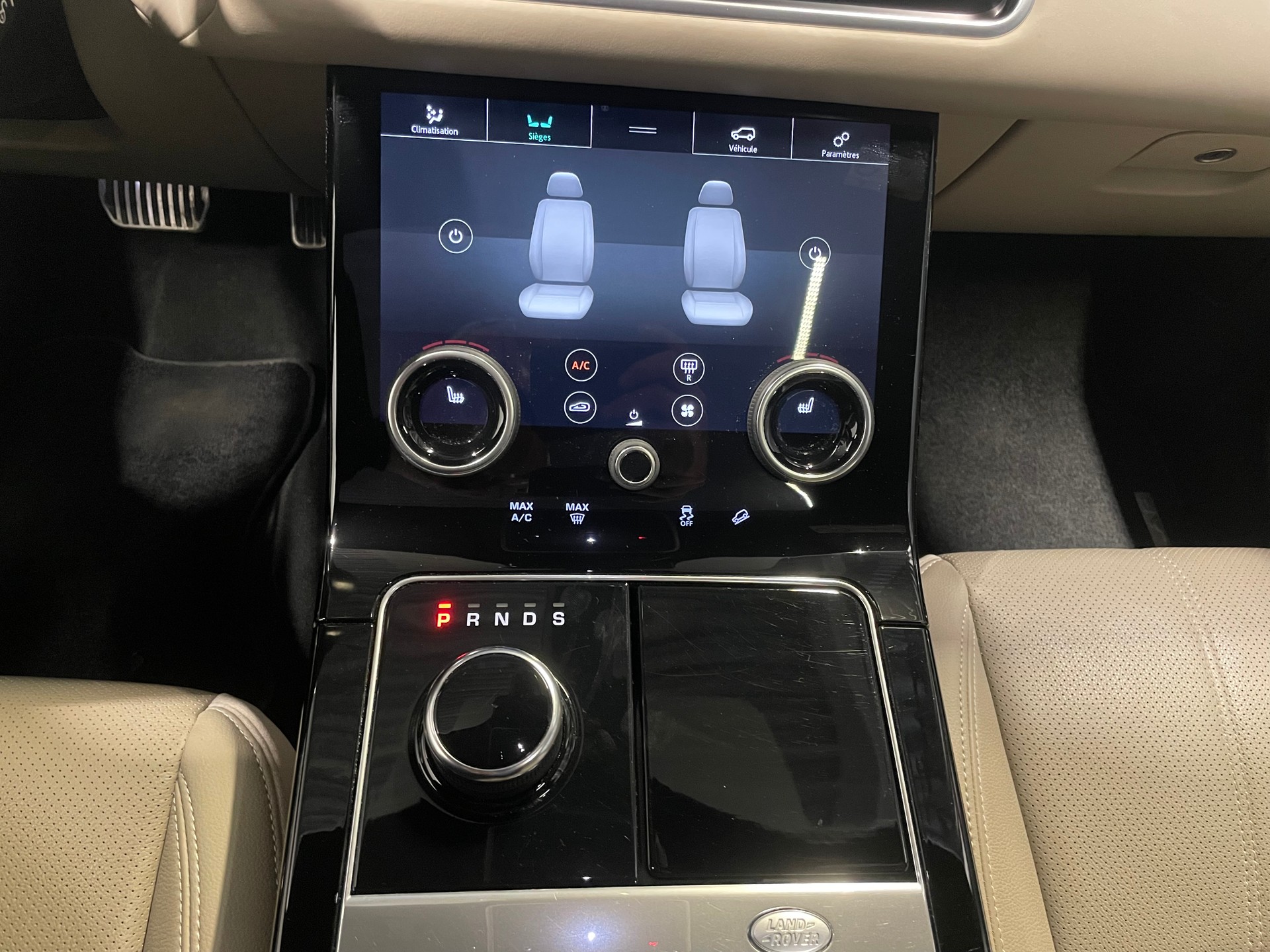 LAND ROVER Range Rover Velar R-Dynamic P 250 HSE Automatic(M)(75)-image-16