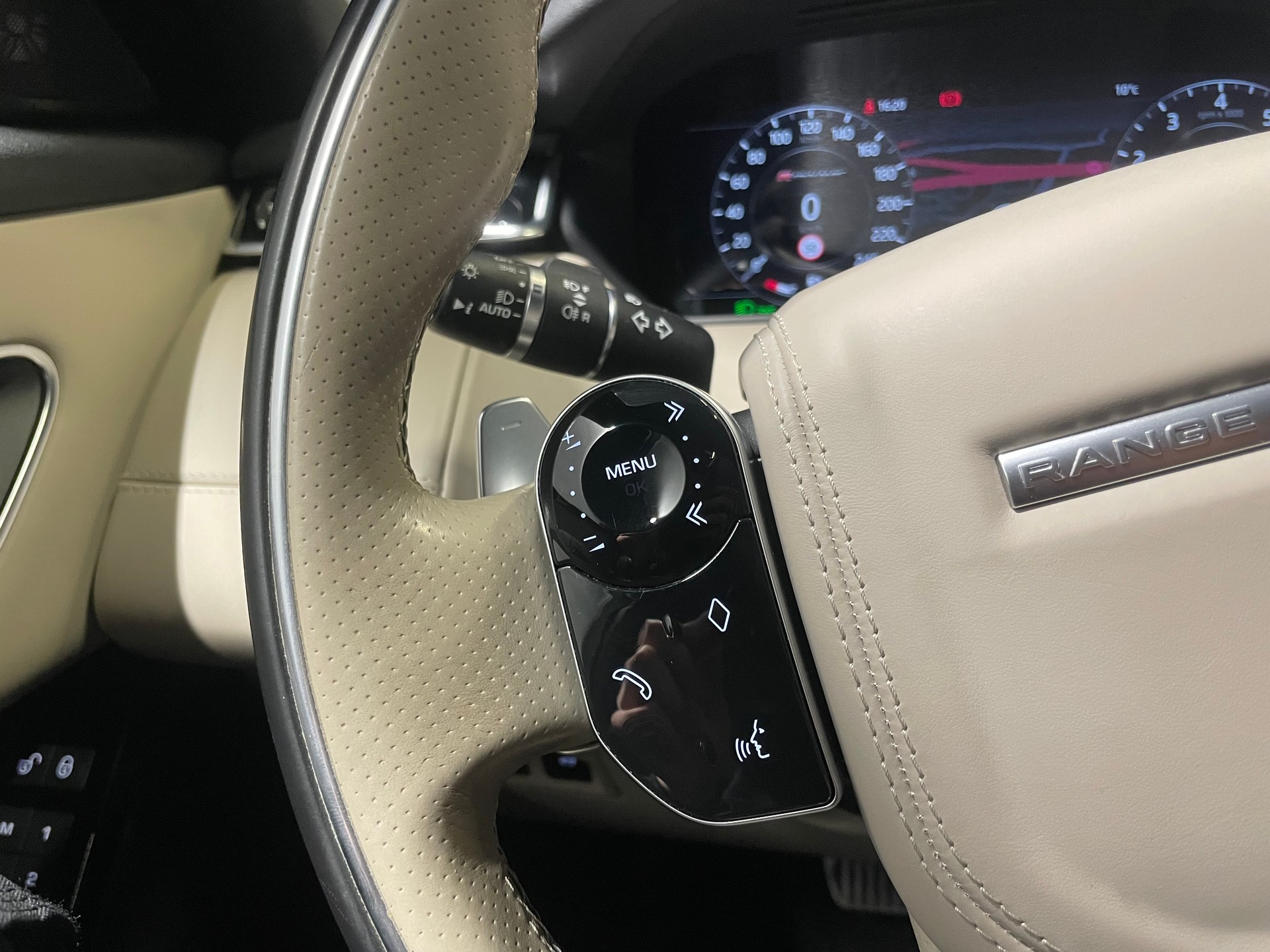 LAND ROVER Range Rover Velar R-Dynamic P 250 HSE Automatic(M)(75)-image-11