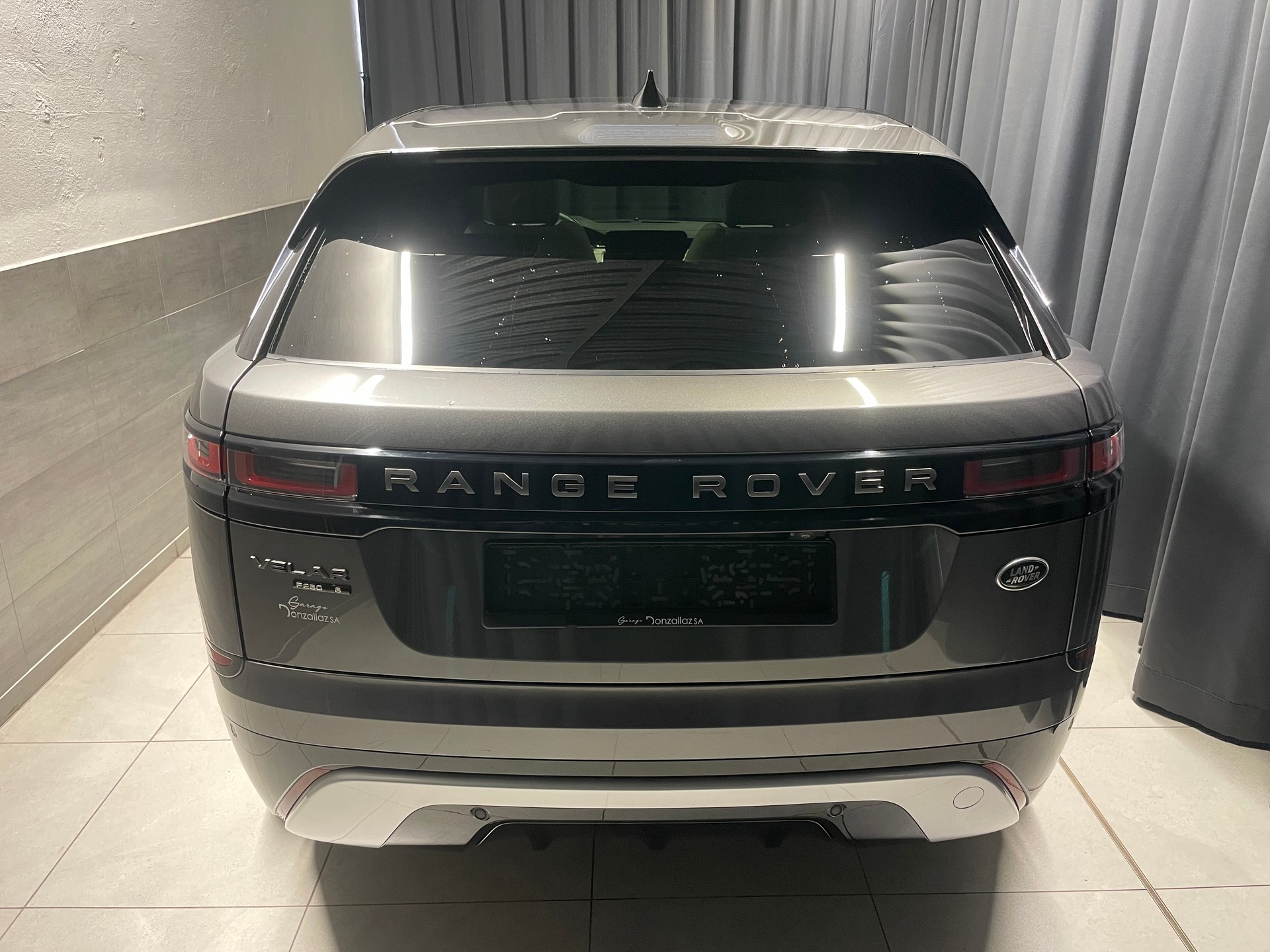 LAND ROVER Range Rover Velar R-Dynamic P 250 HSE Automatic(M)(75)-image-4