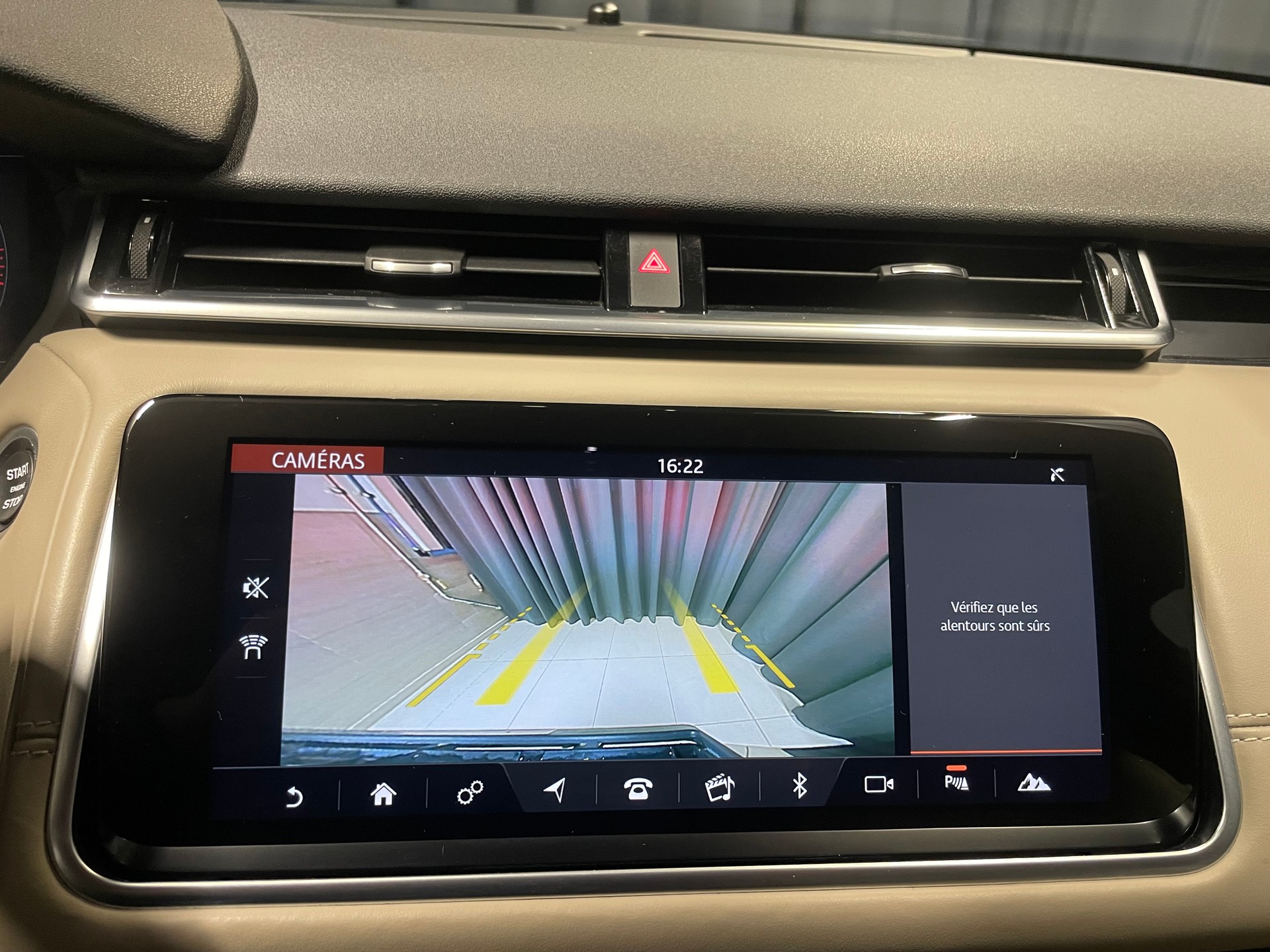 LAND ROVER Range Rover Velar R-Dynamic P 250 HSE Automatic(M)(75)-image-15