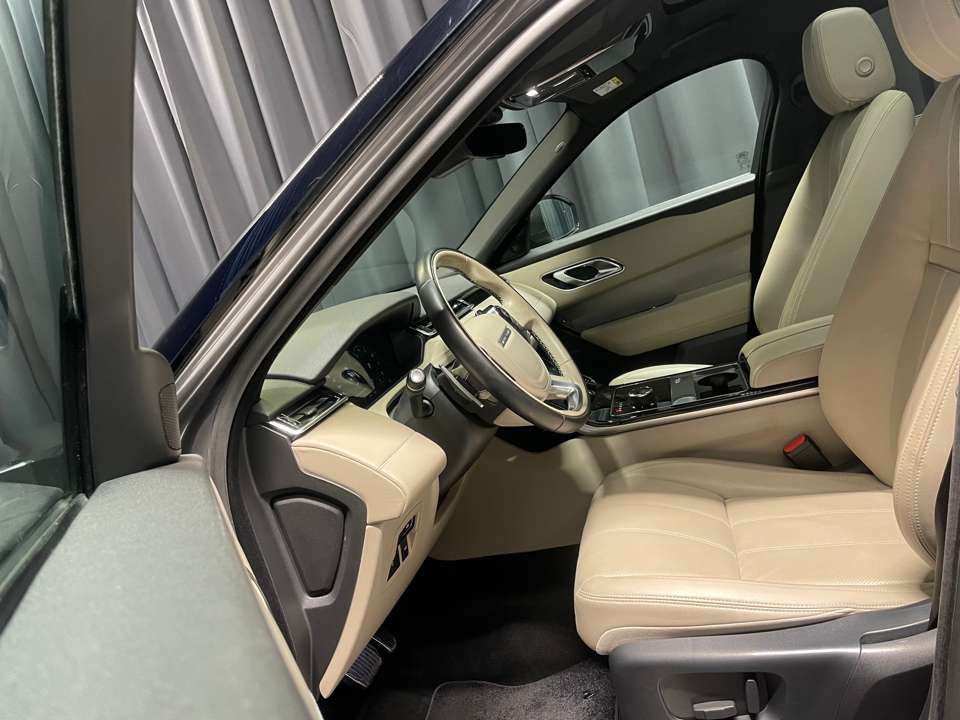 LAND ROVER Range Rover Velar R-Dynamic P 250 HSE Automatic(M)(75)-image-6