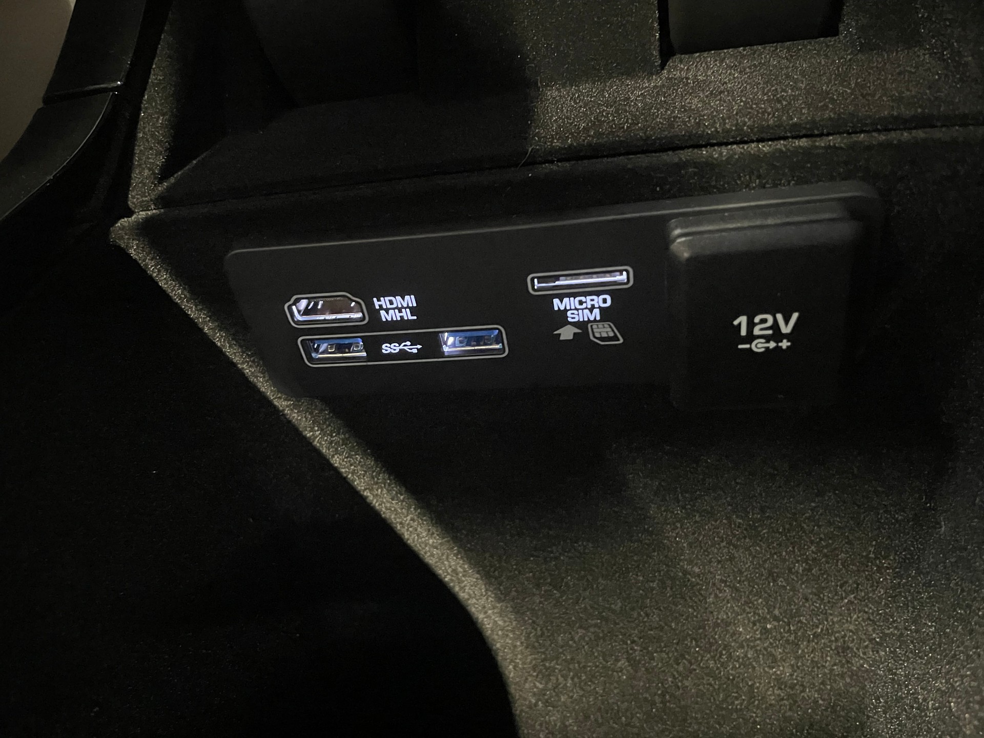 LAND ROVER Range Rover Velar R-Dynamic P 250 HSE Automatic(M)(75)-image-17