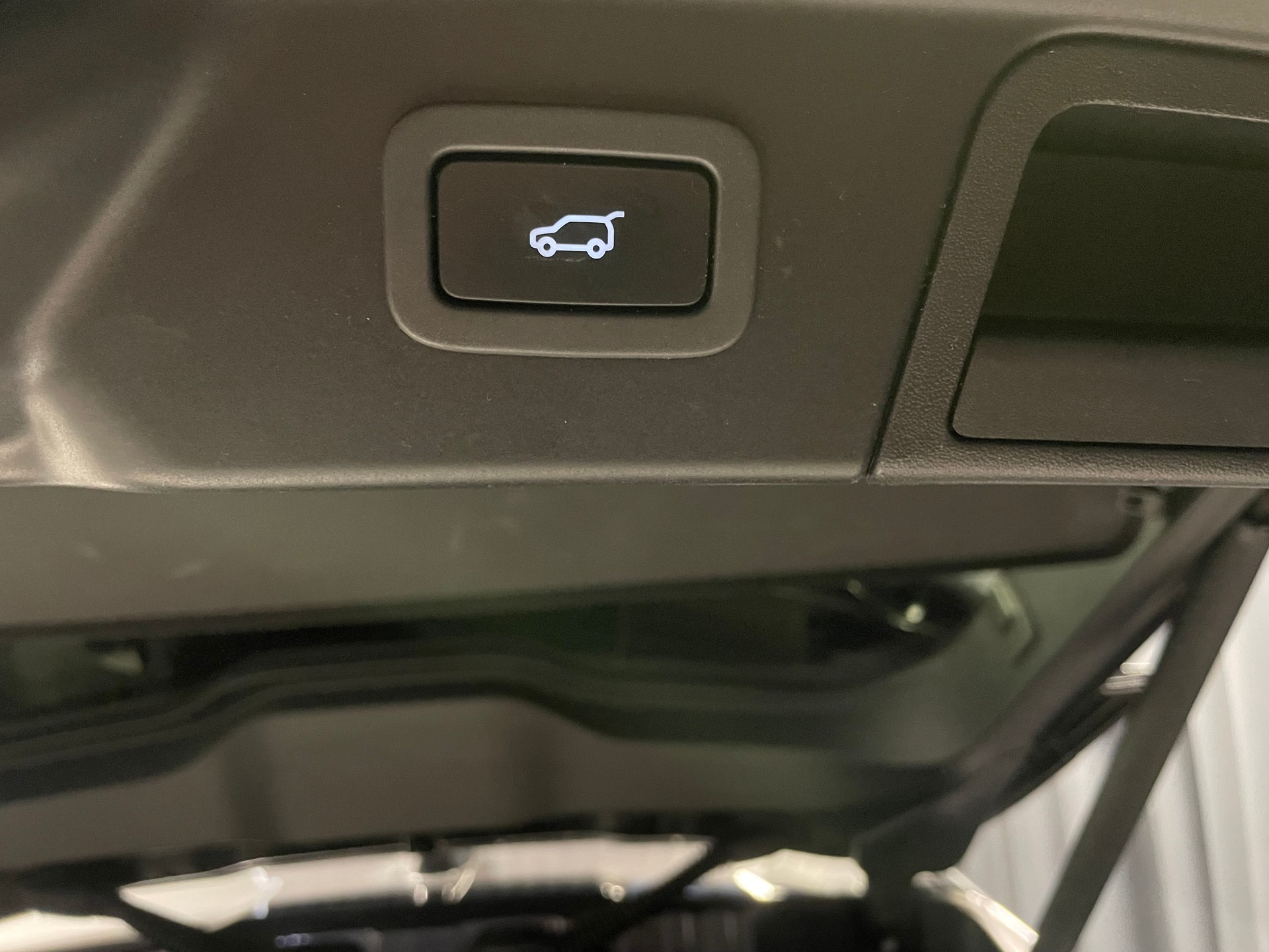 LAND ROVER Range Rover Velar R-Dynamic P 250 HSE Automatic(M)(75)-image-19