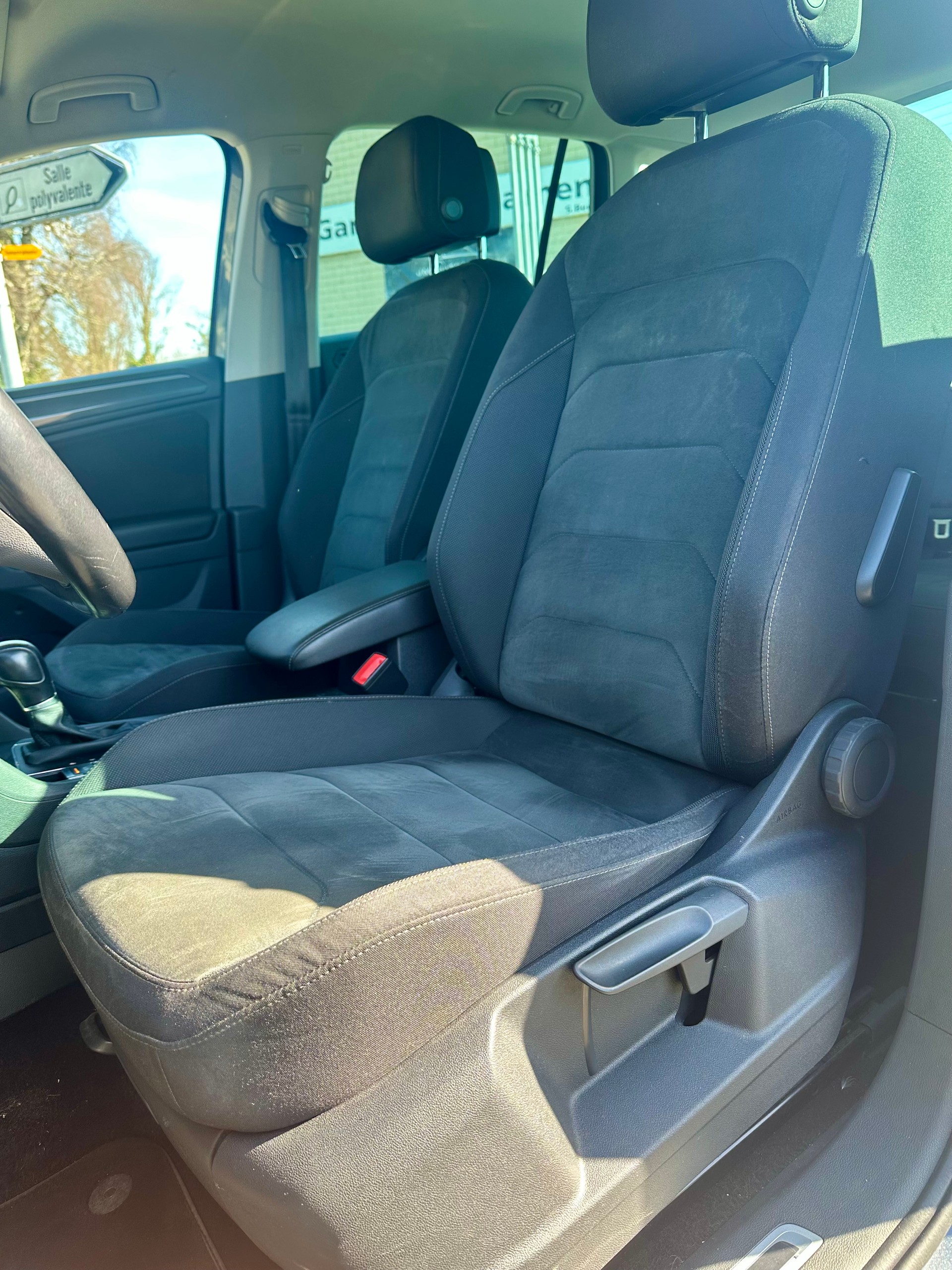VW Tiguan 2.0 TDI SCR Highline 4Motion DSG-image-12
