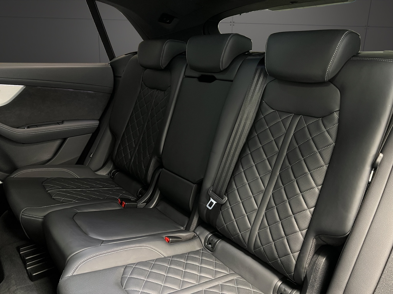AUDI Q8 55 TFSI quattro tiptronic-image-8