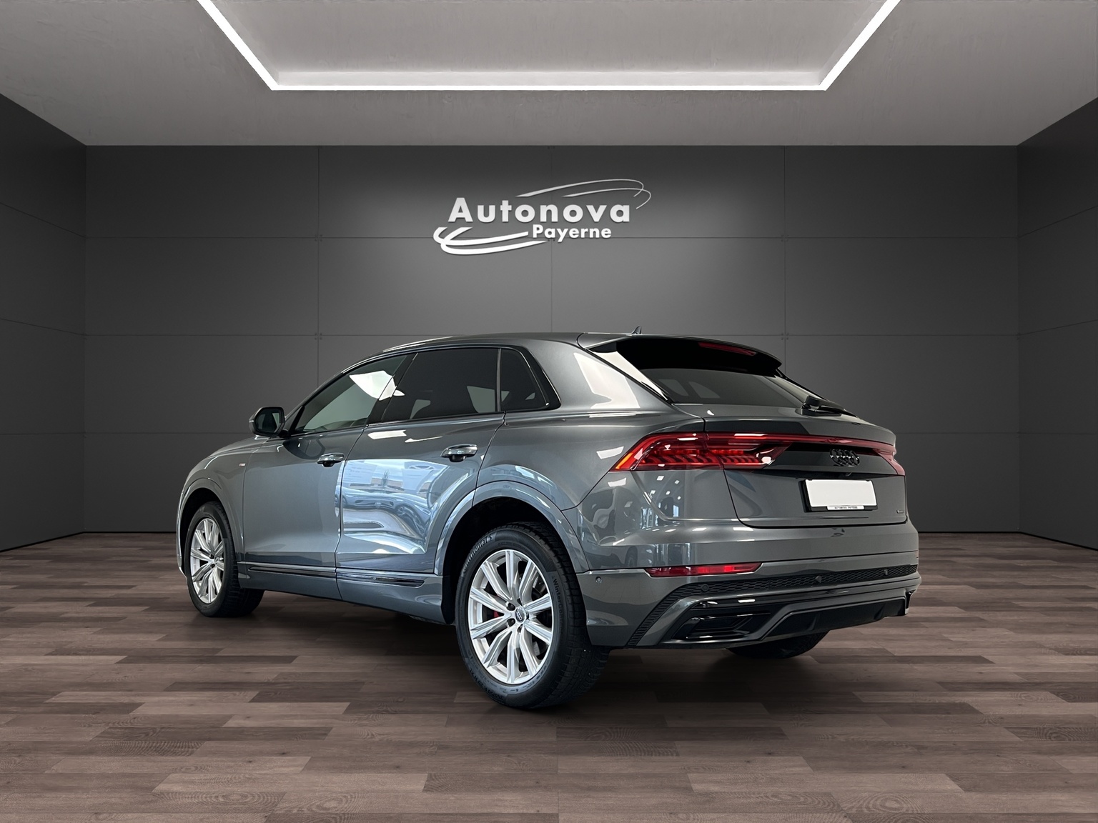 AUDI Q8 55 TFSI quattro tiptronic-image-3