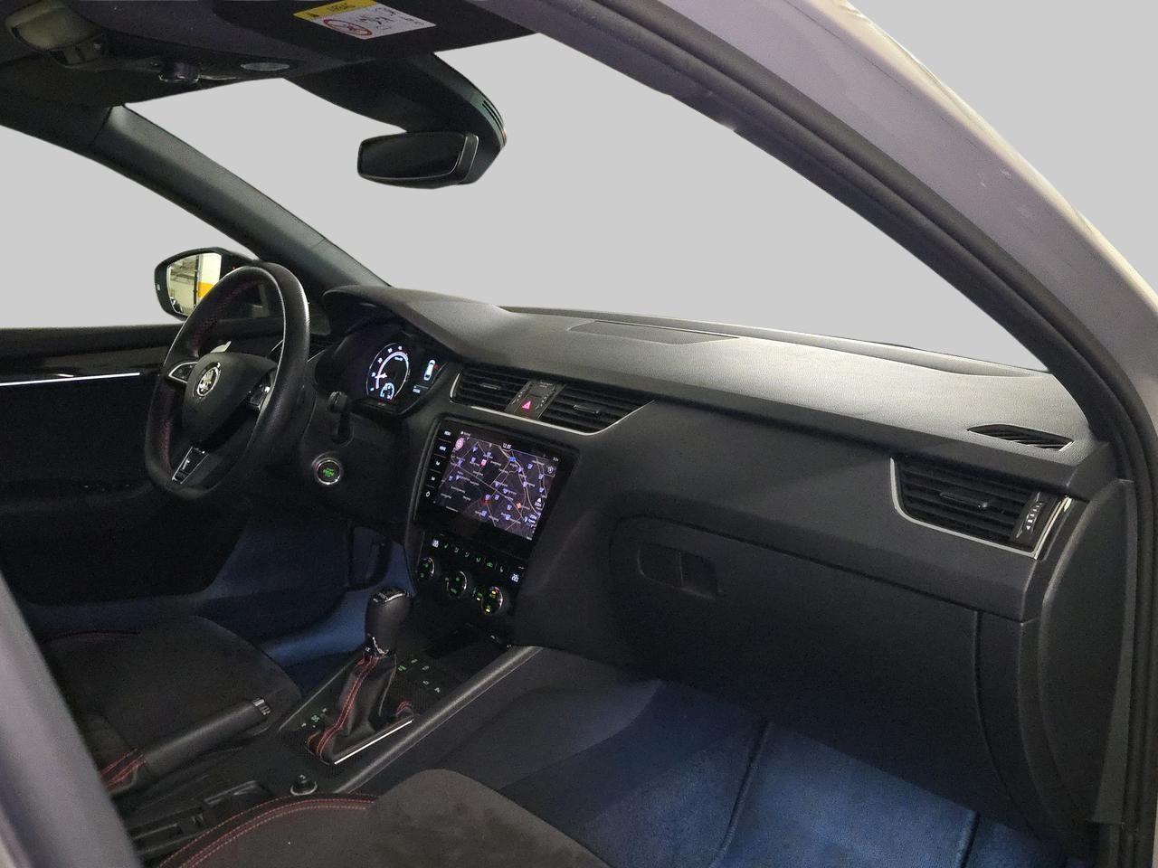 SKODA Octavia Combi 2.0 TSI RS DSG-image-10