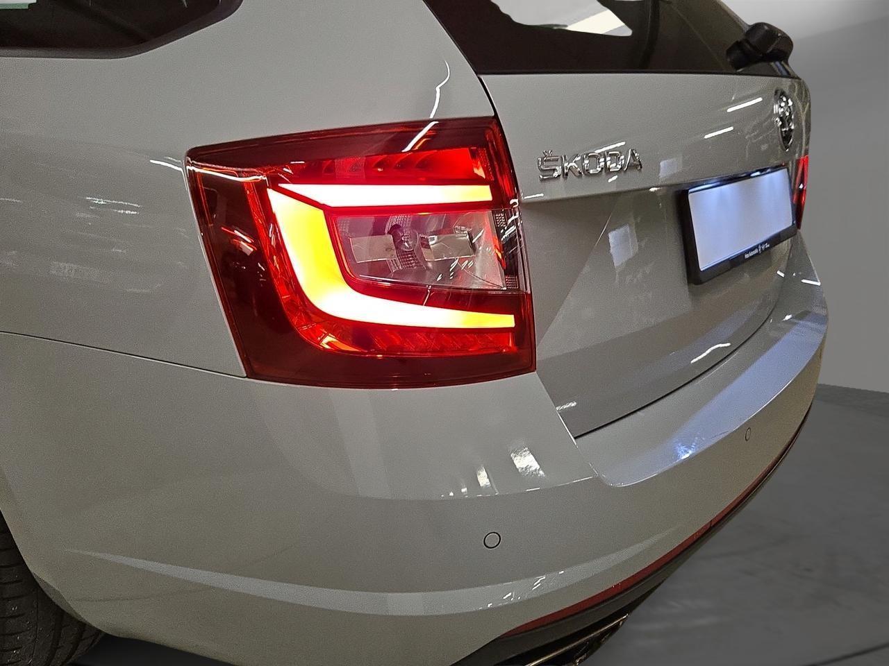 SKODA Octavia Combi 2.0 TSI RS DSG-image-6