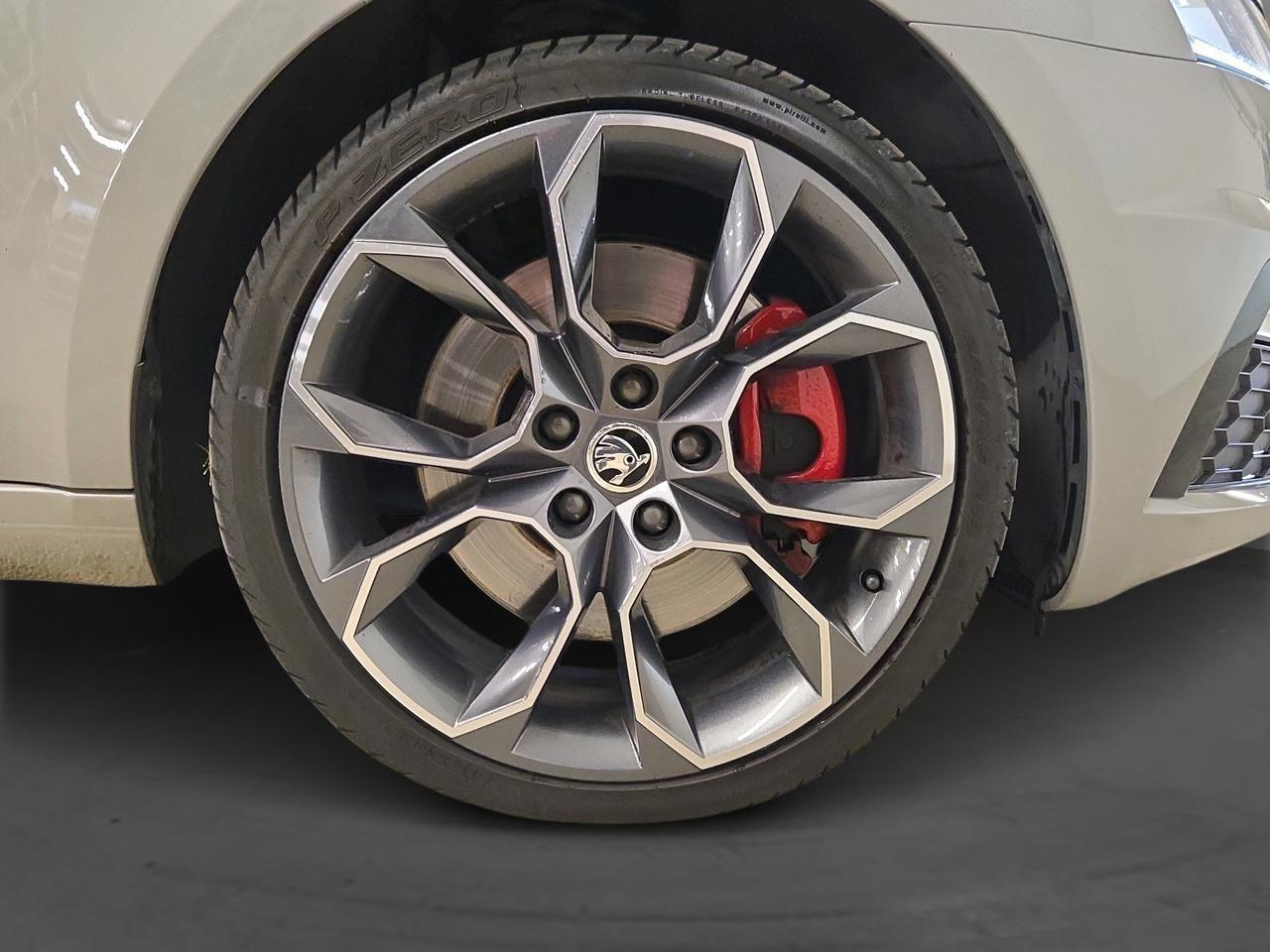 SKODA Octavia Combi 2.0 TSI RS DSG-image-9