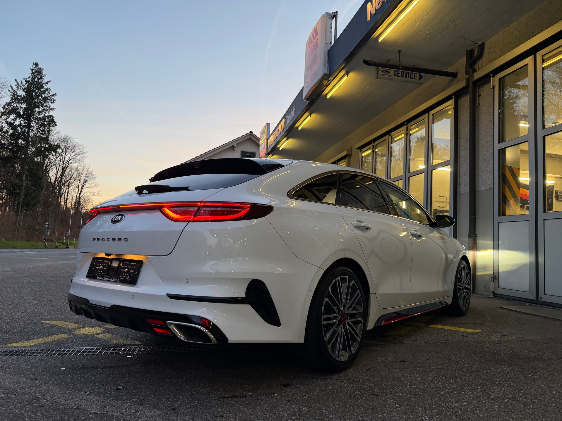 KIA ProCeed 1.6 T-GDi GT DCT-image-4