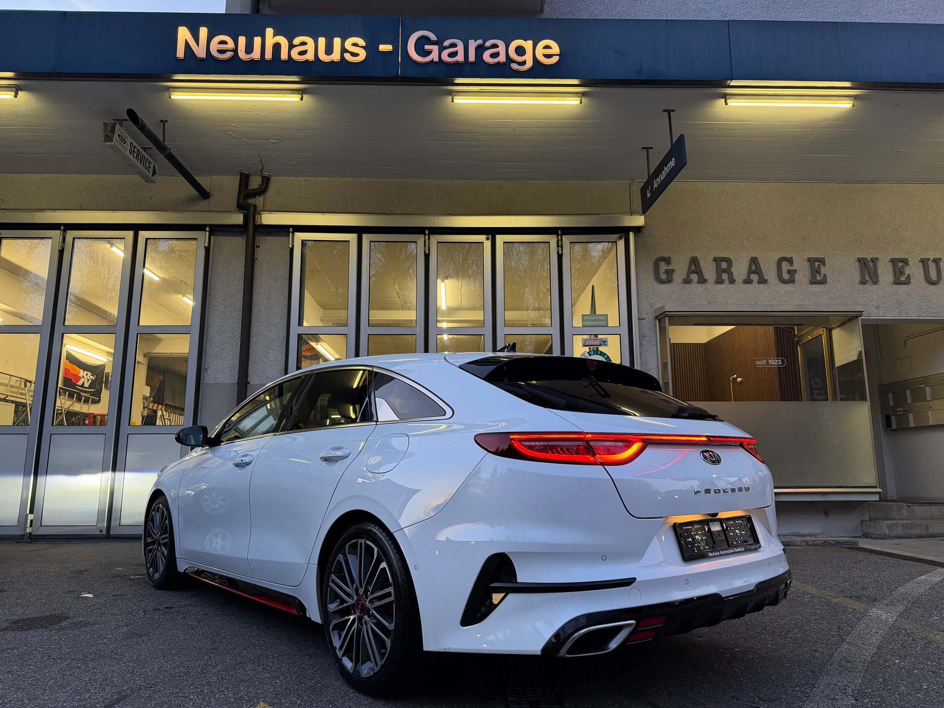 KIA ProCeed 1.6 T-GDi GT DCT-showroom-element-3