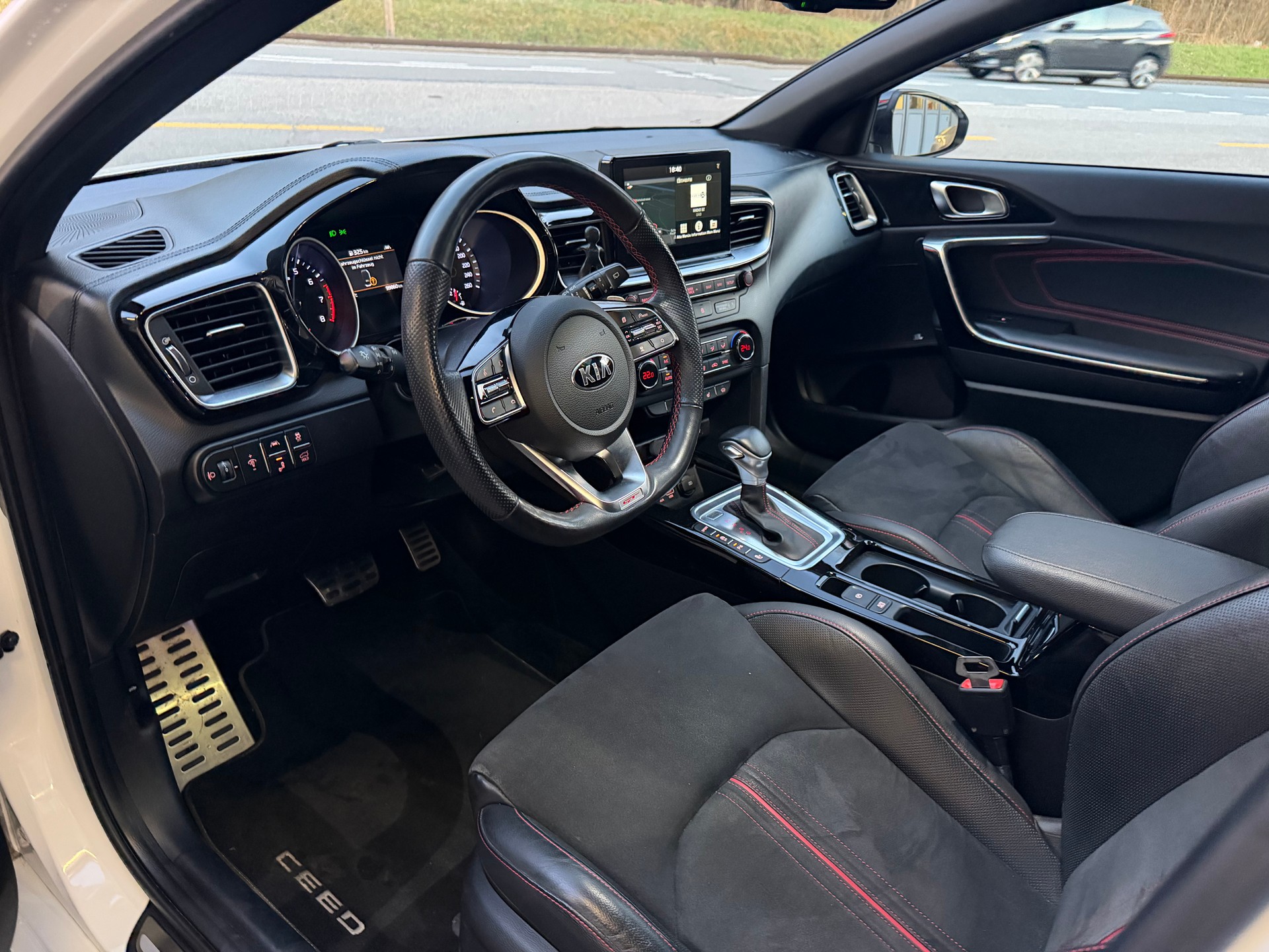 KIA ProCeed 1.6 T-GDi GT DCT-image-5