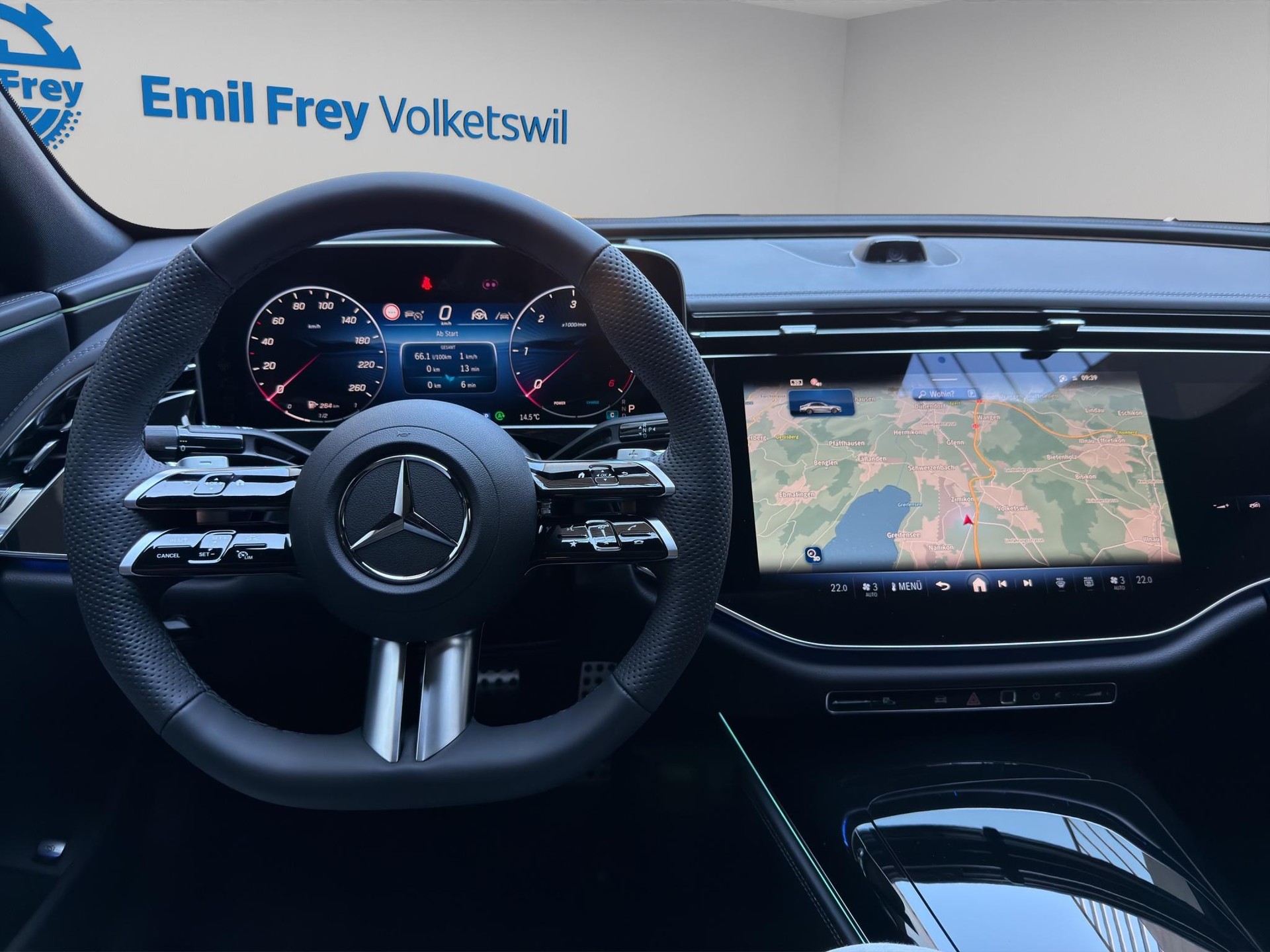 MERCEDES-BENZ E 220 d AMG Line 4matic-image-12