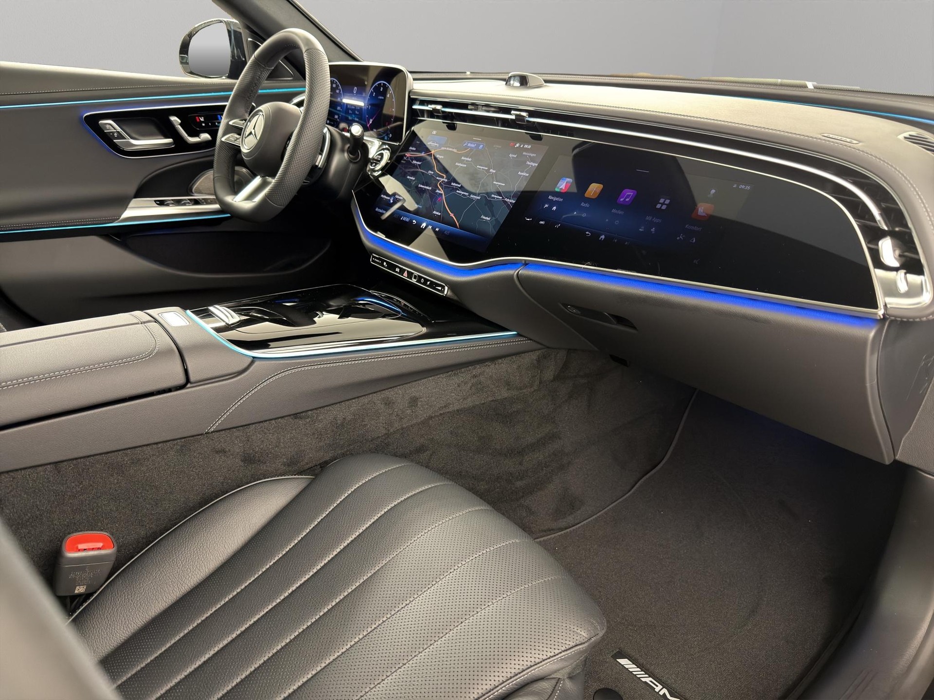 MERCEDES-BENZ E 220 d AMG Line 4matic-image-11
