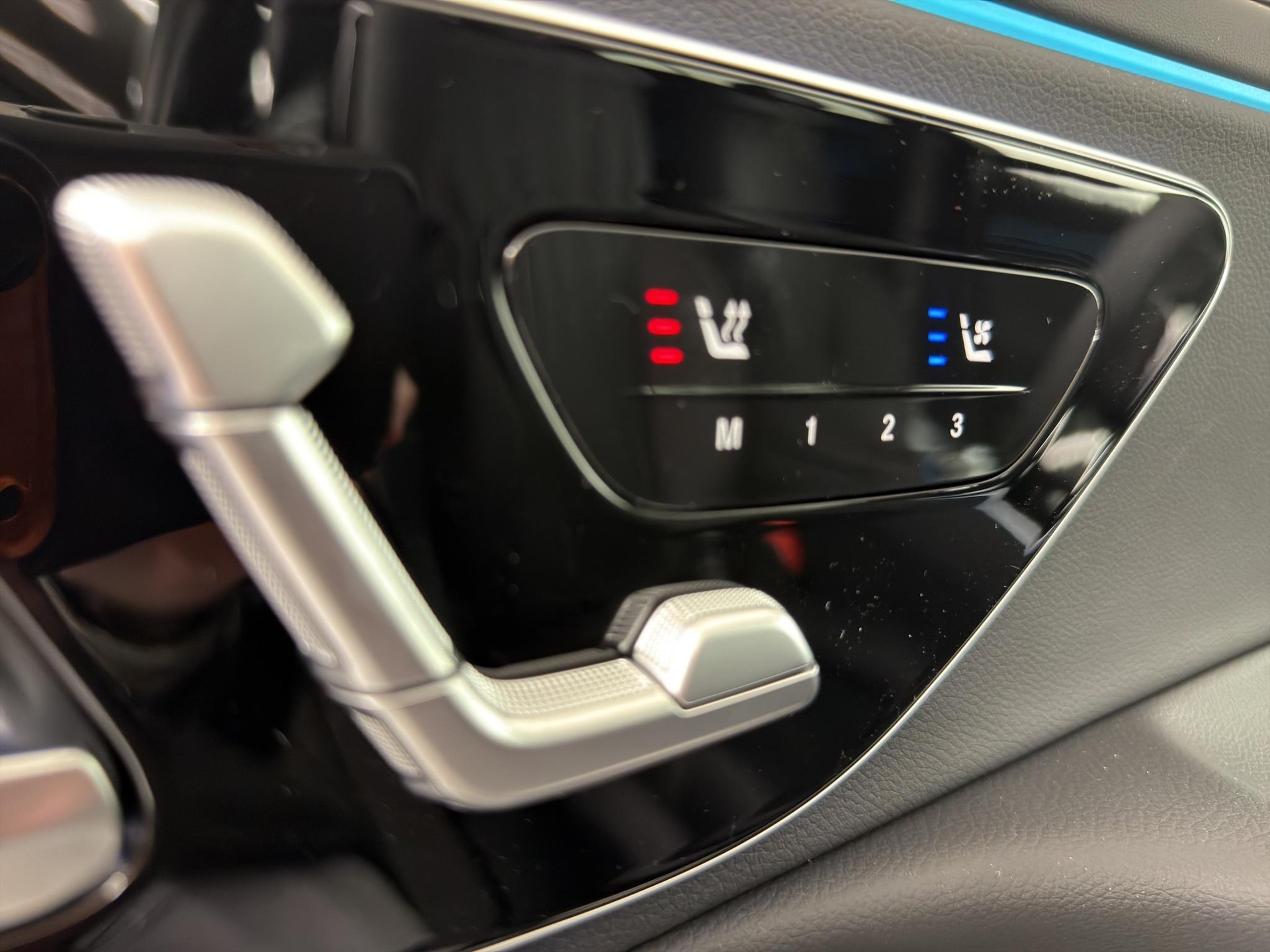 MERCEDES-BENZ E 220 d AMG Line 4matic-image-14