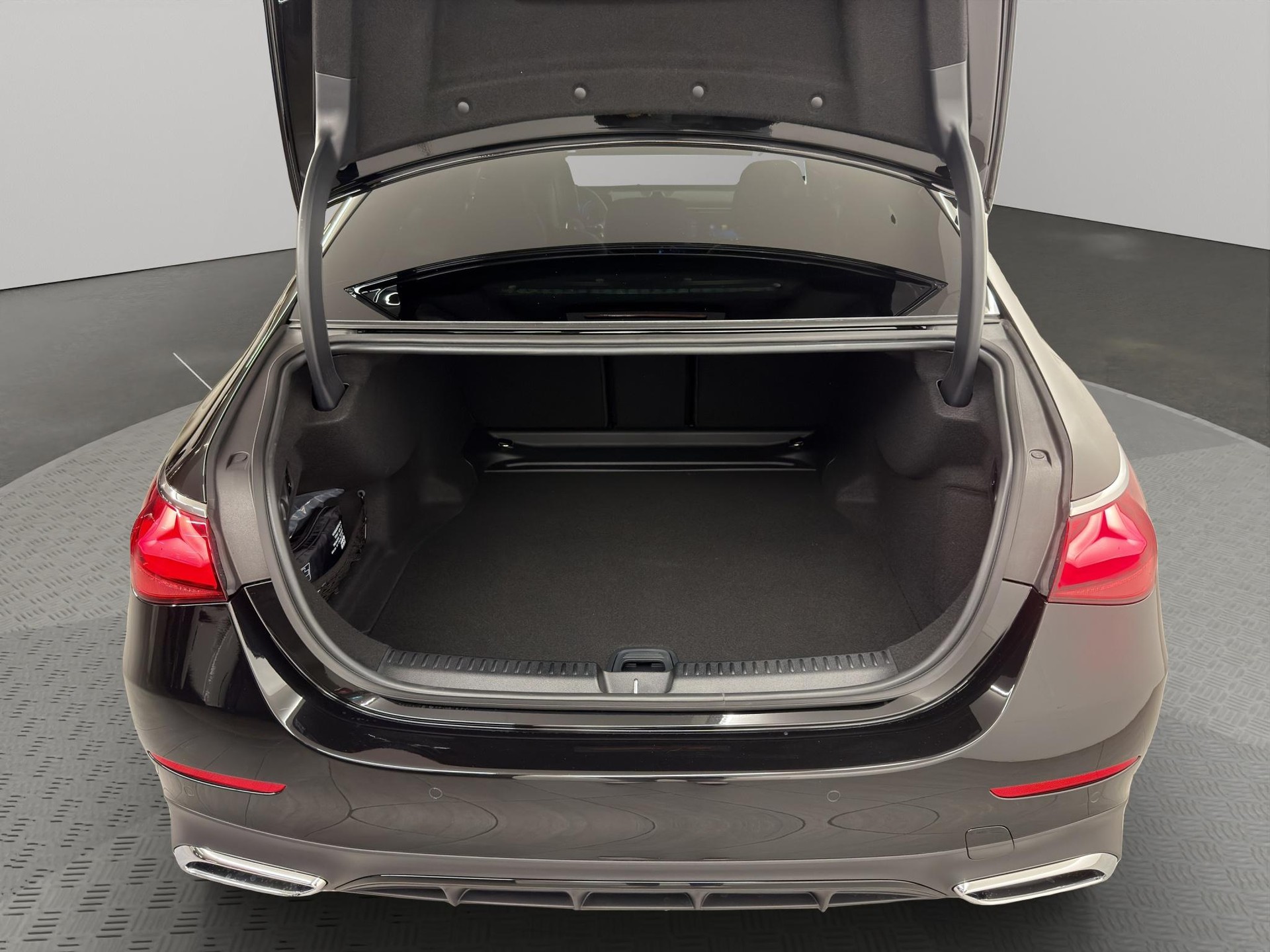 MERCEDES-BENZ E 220 d AMG Line 4matic-image-6