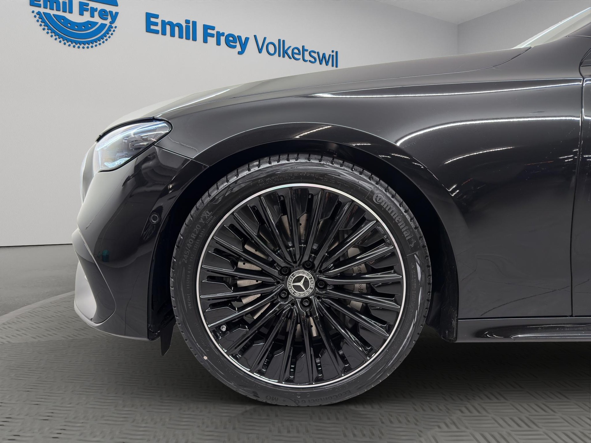 MERCEDES-BENZ E 220 d AMG Line 4matic-image-3