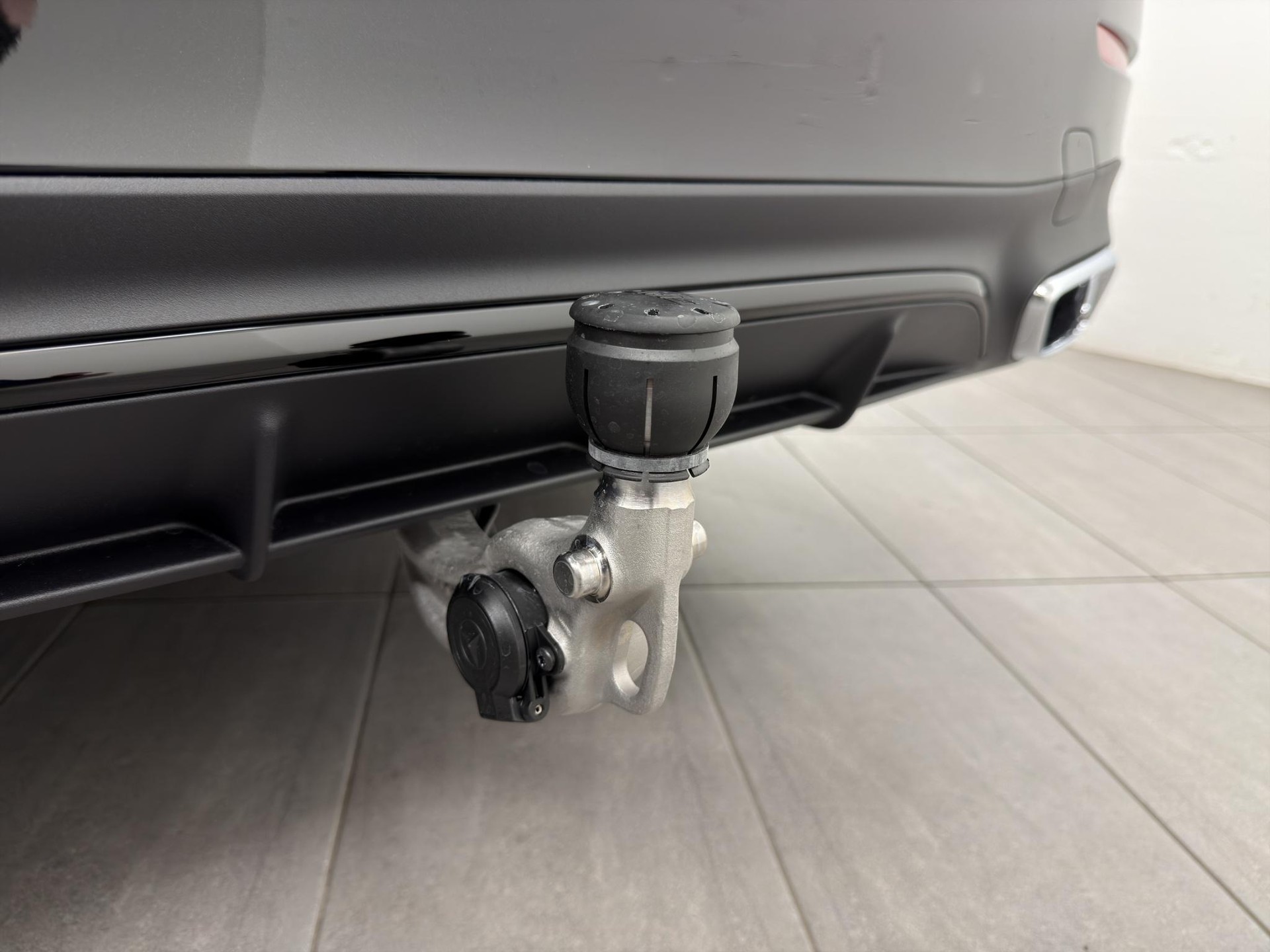 MERCEDES-BENZ E 220 d AMG Line 4matic-image-15