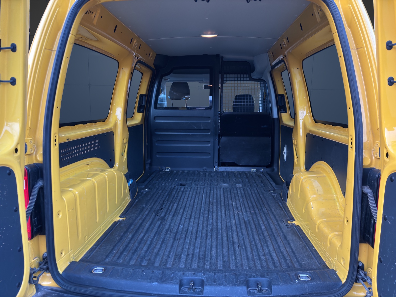 VW Caddy Maxi 2.0TDI 4Motion BlueMotion Technology-image-7