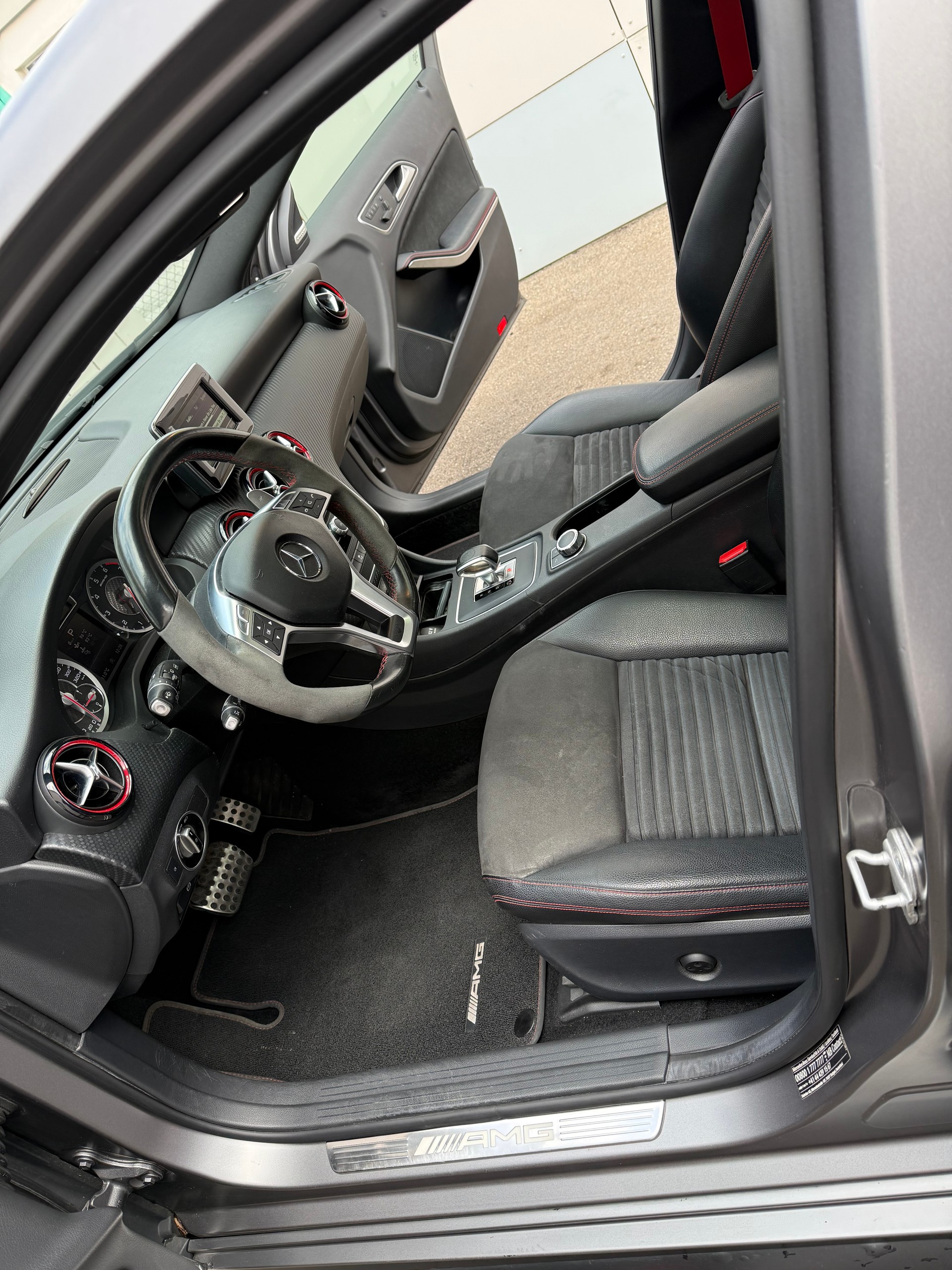 MERCEDES-BENZ A 45 AMG 4Matic Speedshift 7G-DCT-image-4