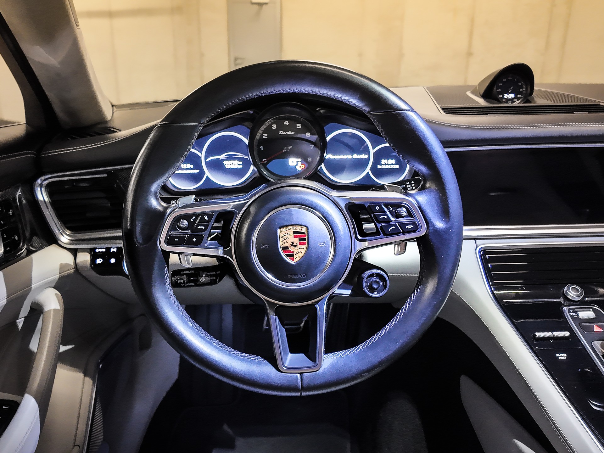 PORSCHE Panamera Turbo PDK | Vollaustattung | Leder Kreide | Massage | Sportchrono | Burmester | Nachsichtassist | 360•-image-9