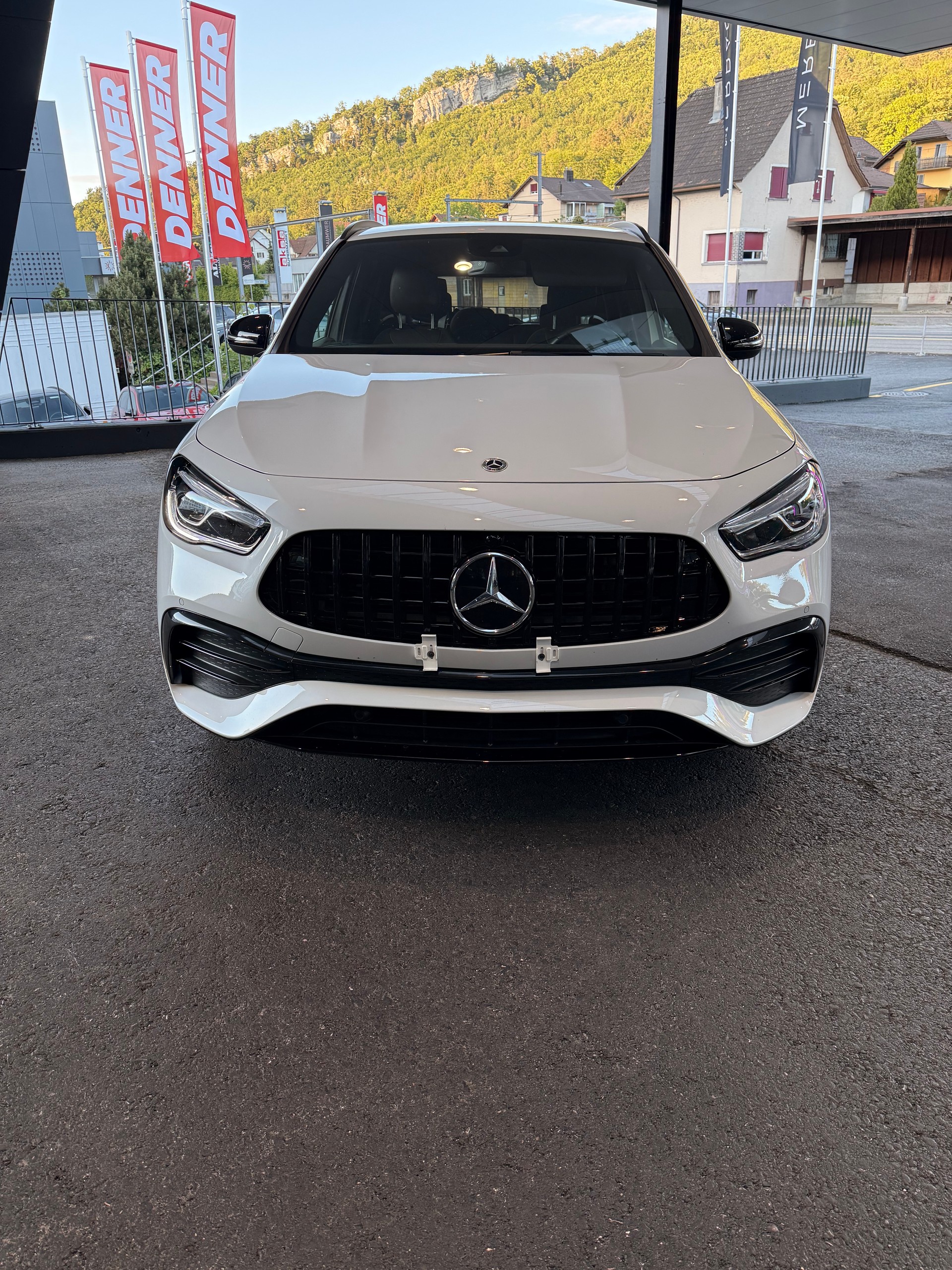 MERCEDES-BENZ GLA 200 4Matic AMG Line 7G-DCT-image-0