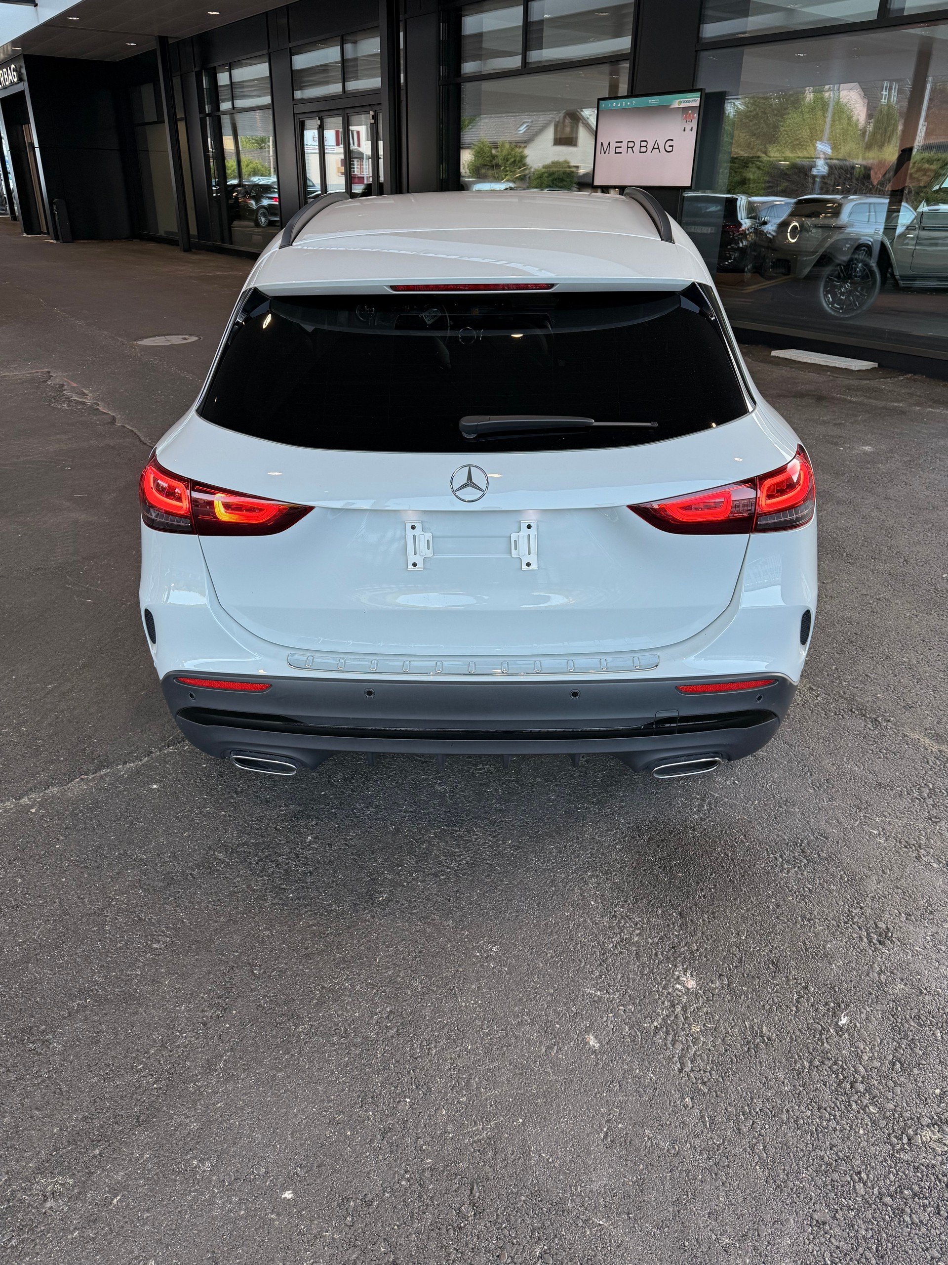 MERCEDES-BENZ GLA 200 4Matic AMG Line 7G-DCT-image-1