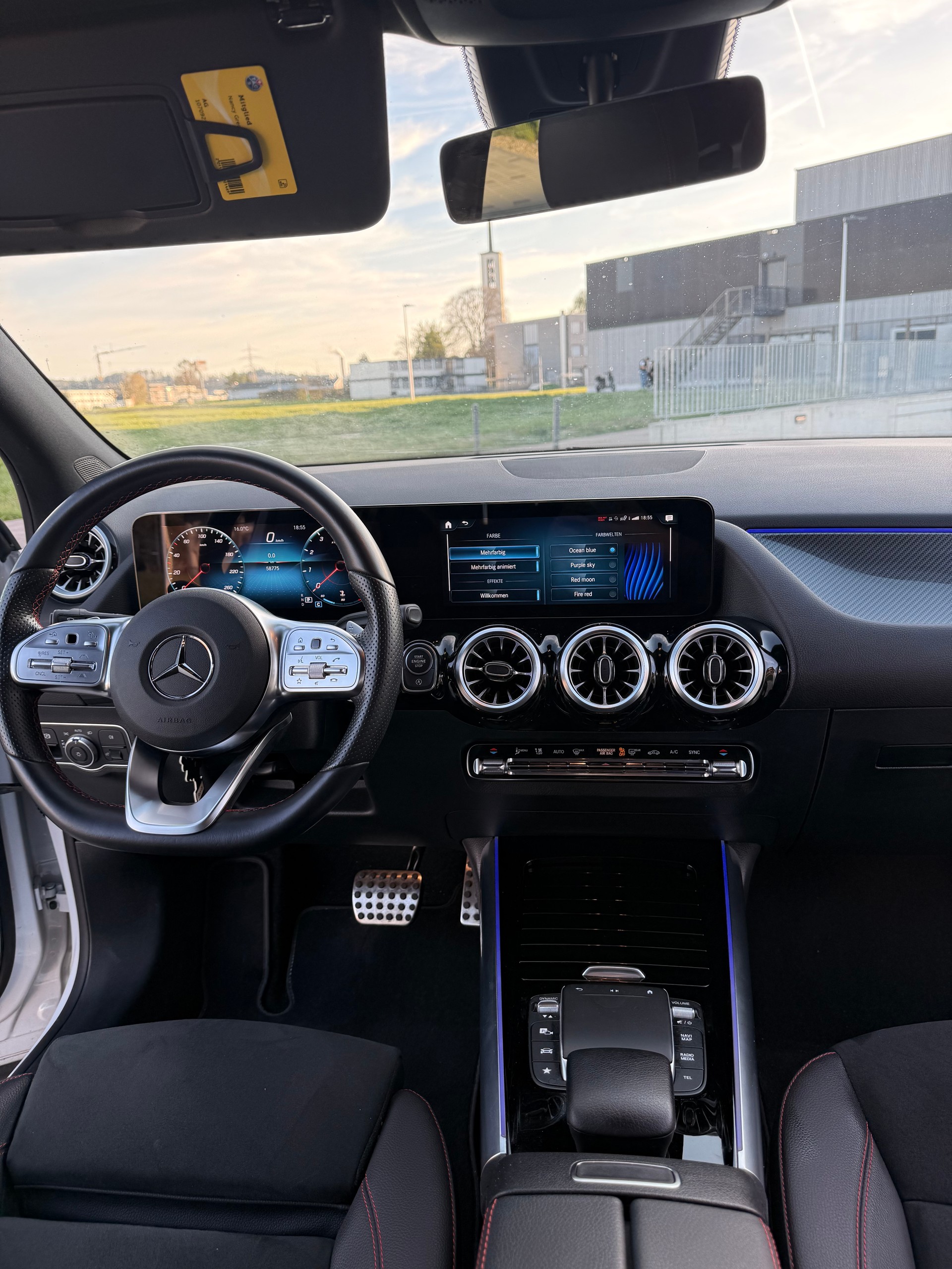 MERCEDES-BENZ GLA 200 4Matic AMG Line 7G-DCT-image-3
