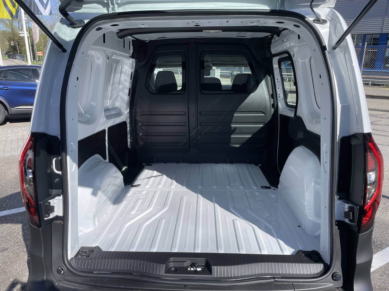 RENAULT Kangoo Van 1.3 TCe Extra-image-9