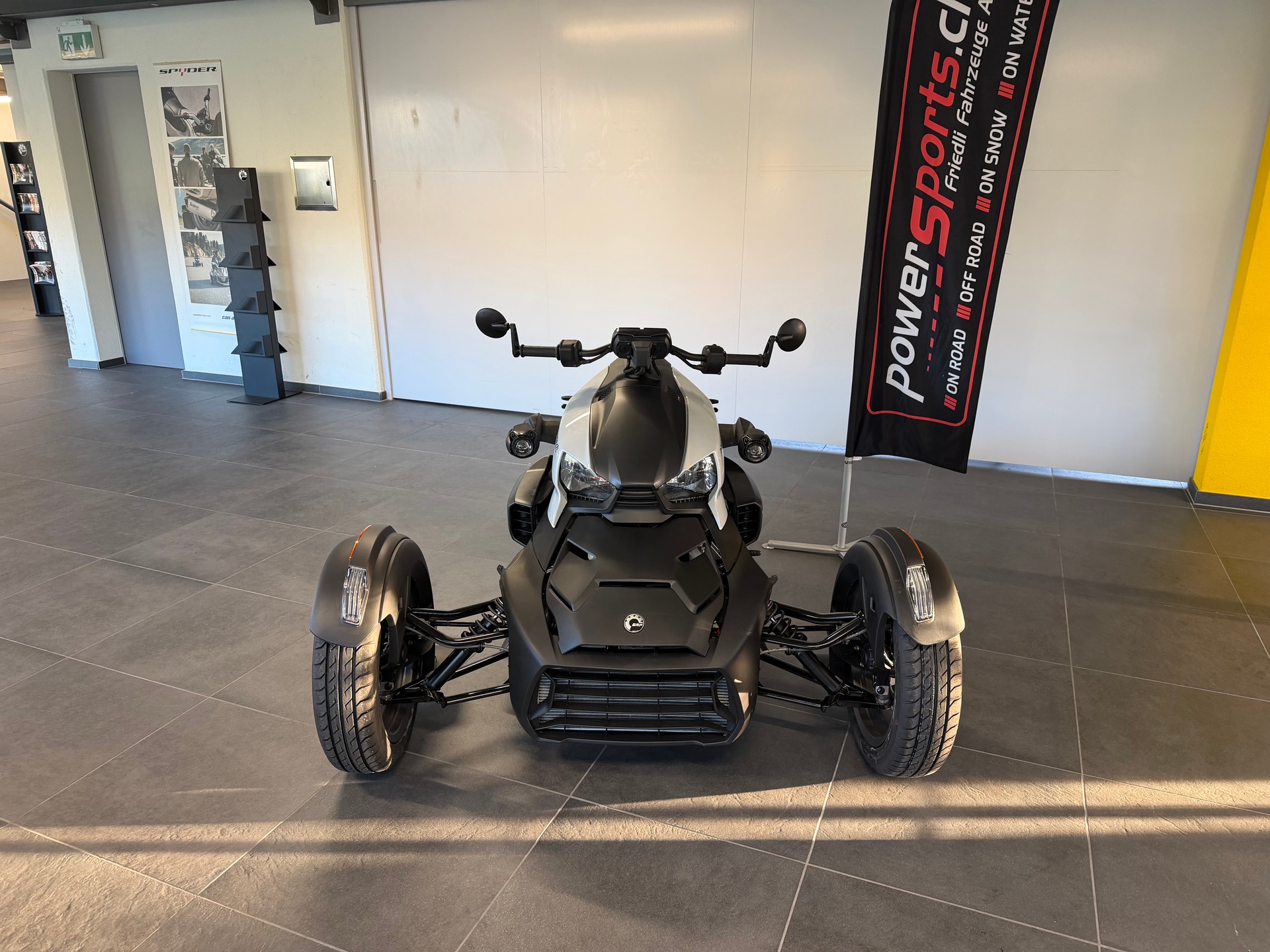 CAN-AM Ryker Ace 600-showroom-element-1