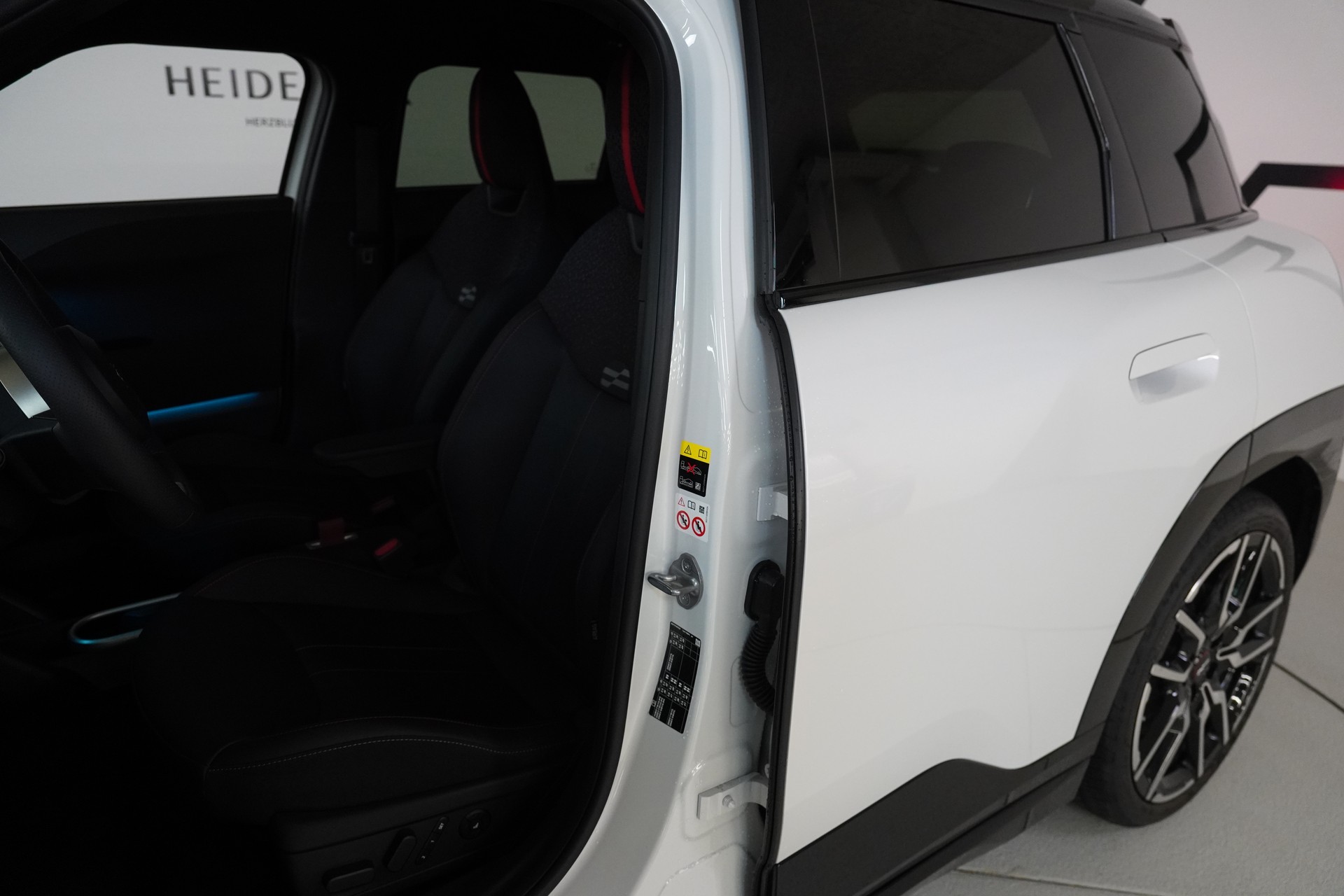 MINI Aceman E John Cooper Works-image-12