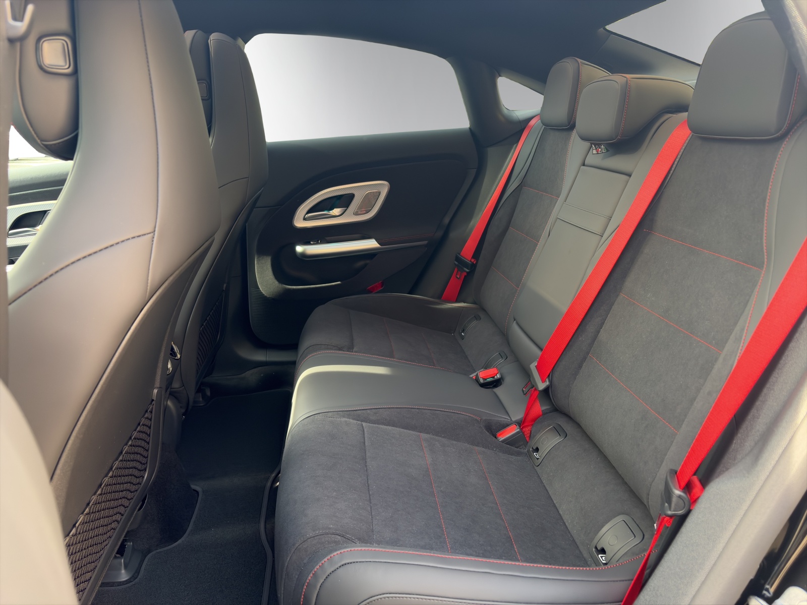 Image MERCEDES-BENZ CLA-350 CLA 350 4 Matic 85 kWh EQ