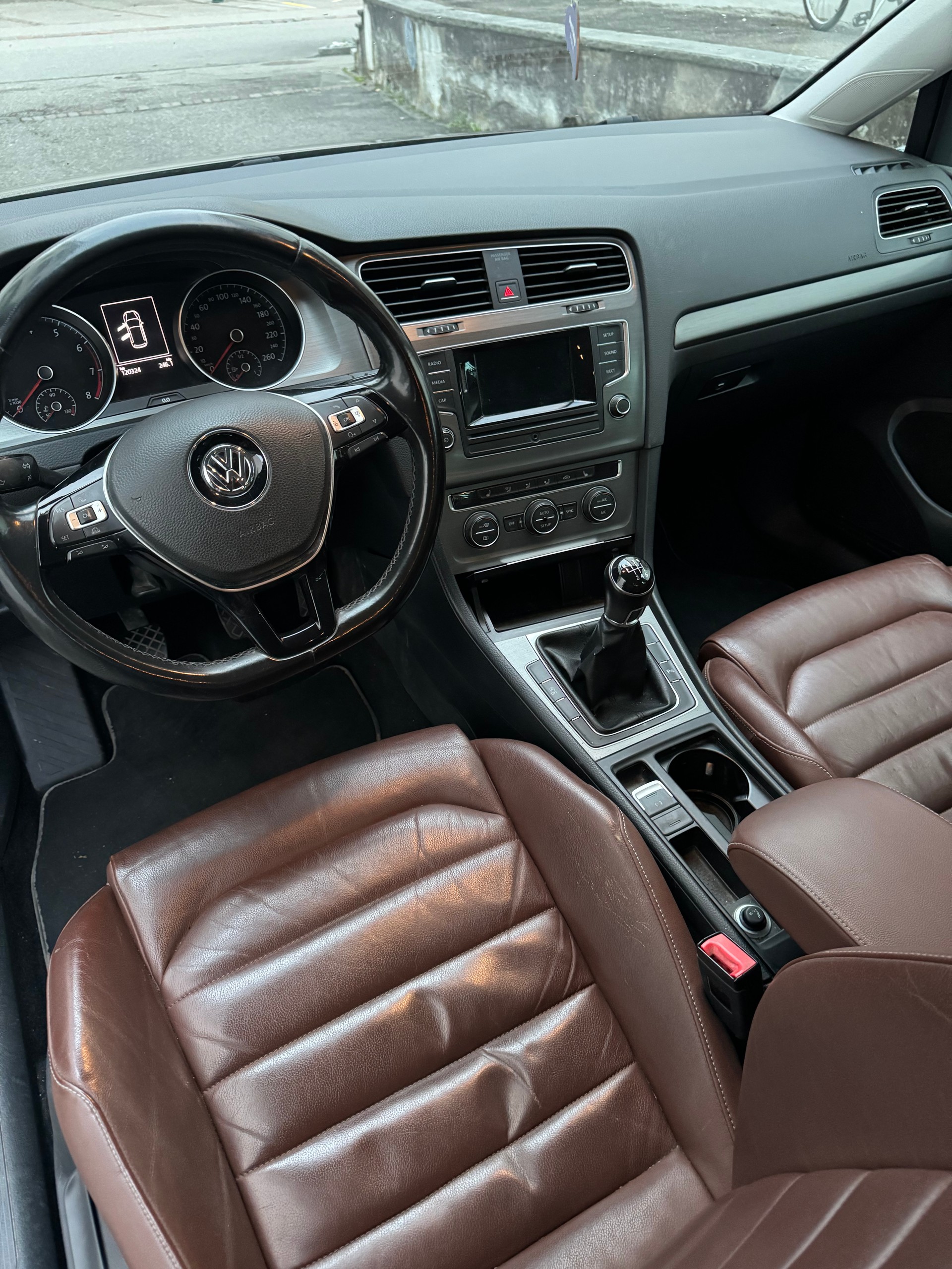 VW Golf 1.4 TSI Highline-image-2