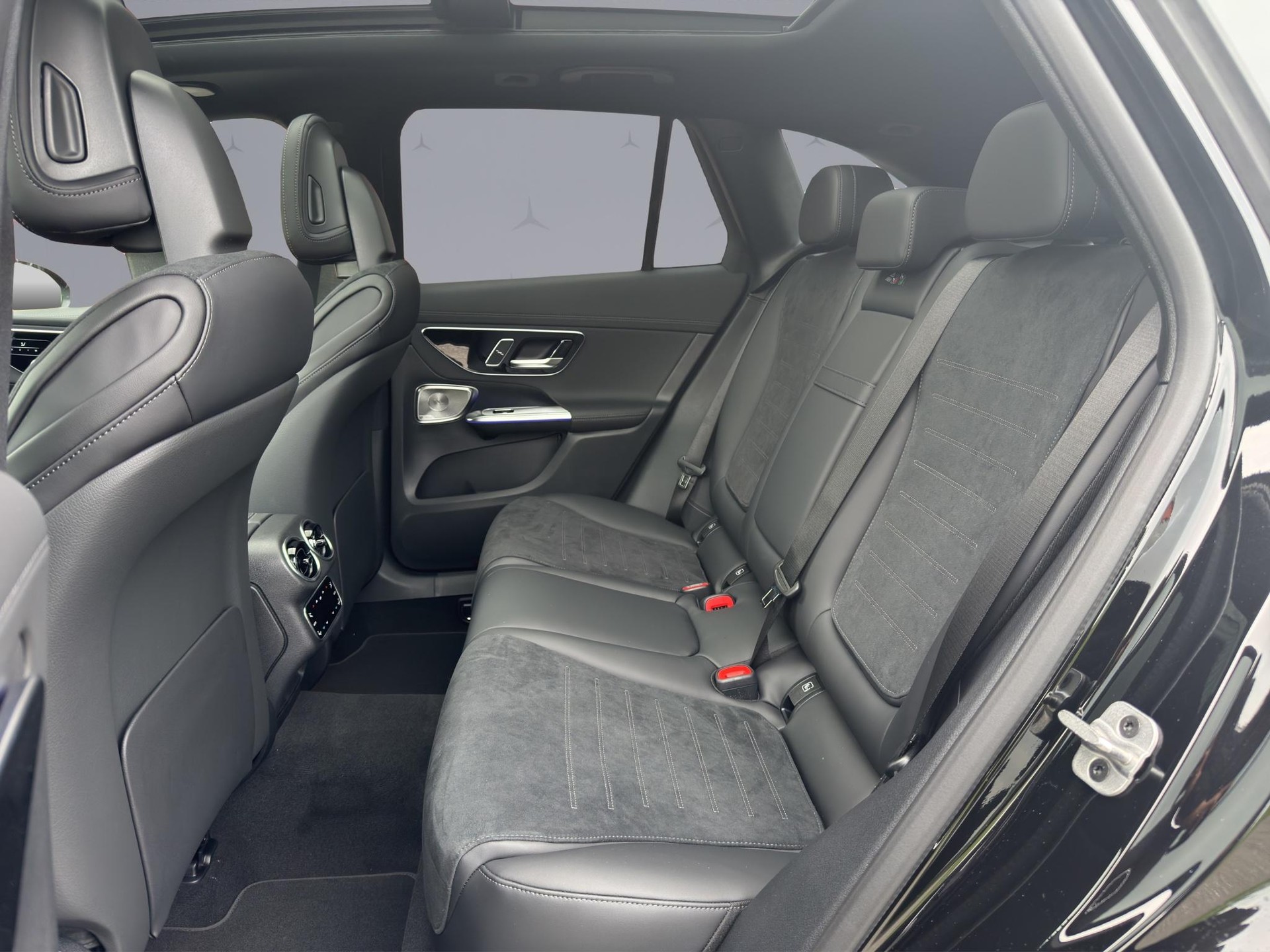 MERCEDES-BENZ GLC 220 d AMG Line 4matic-image-13