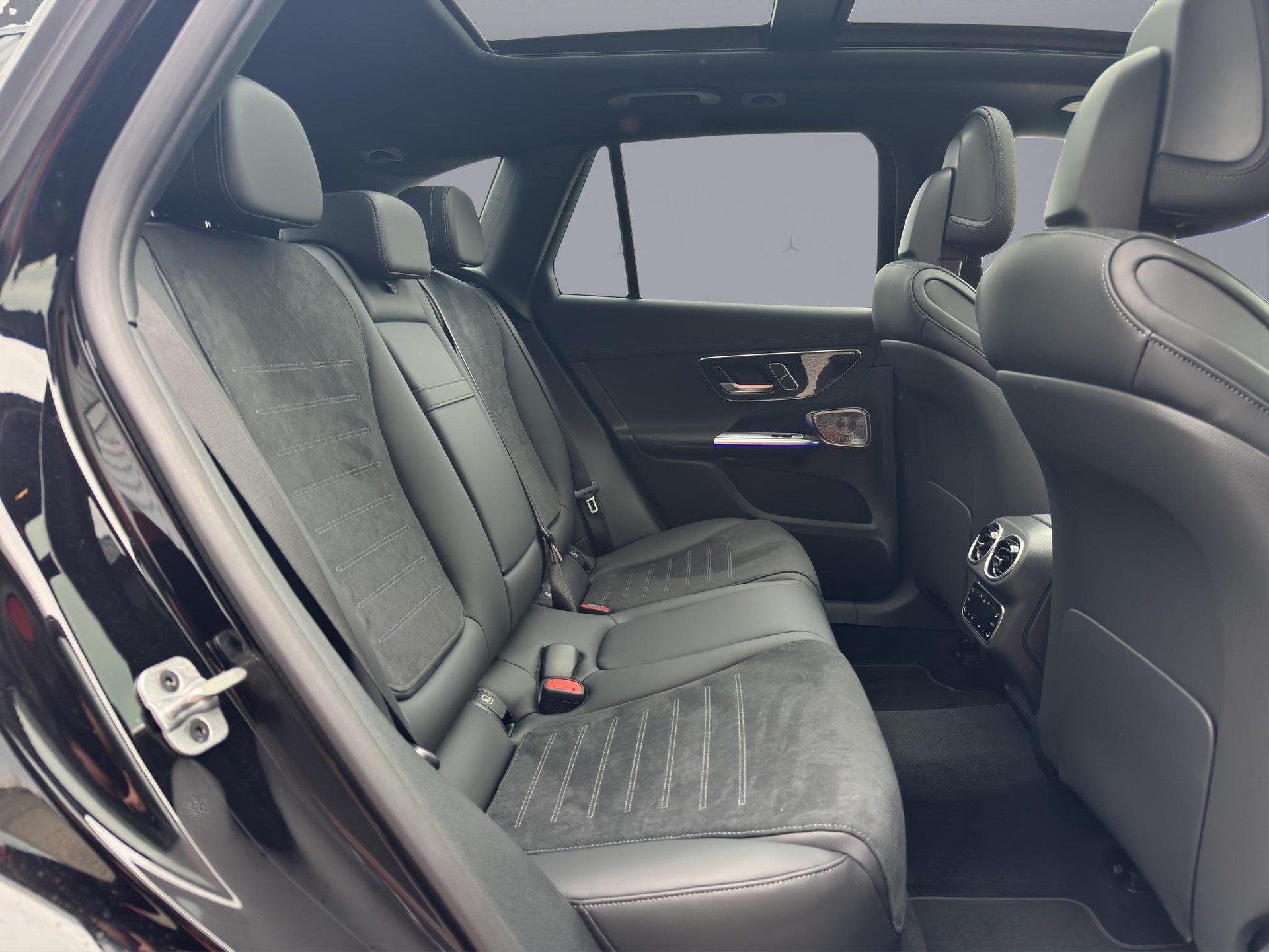 MERCEDES-BENZ GLC 220 d AMG Line 4matic-image-18