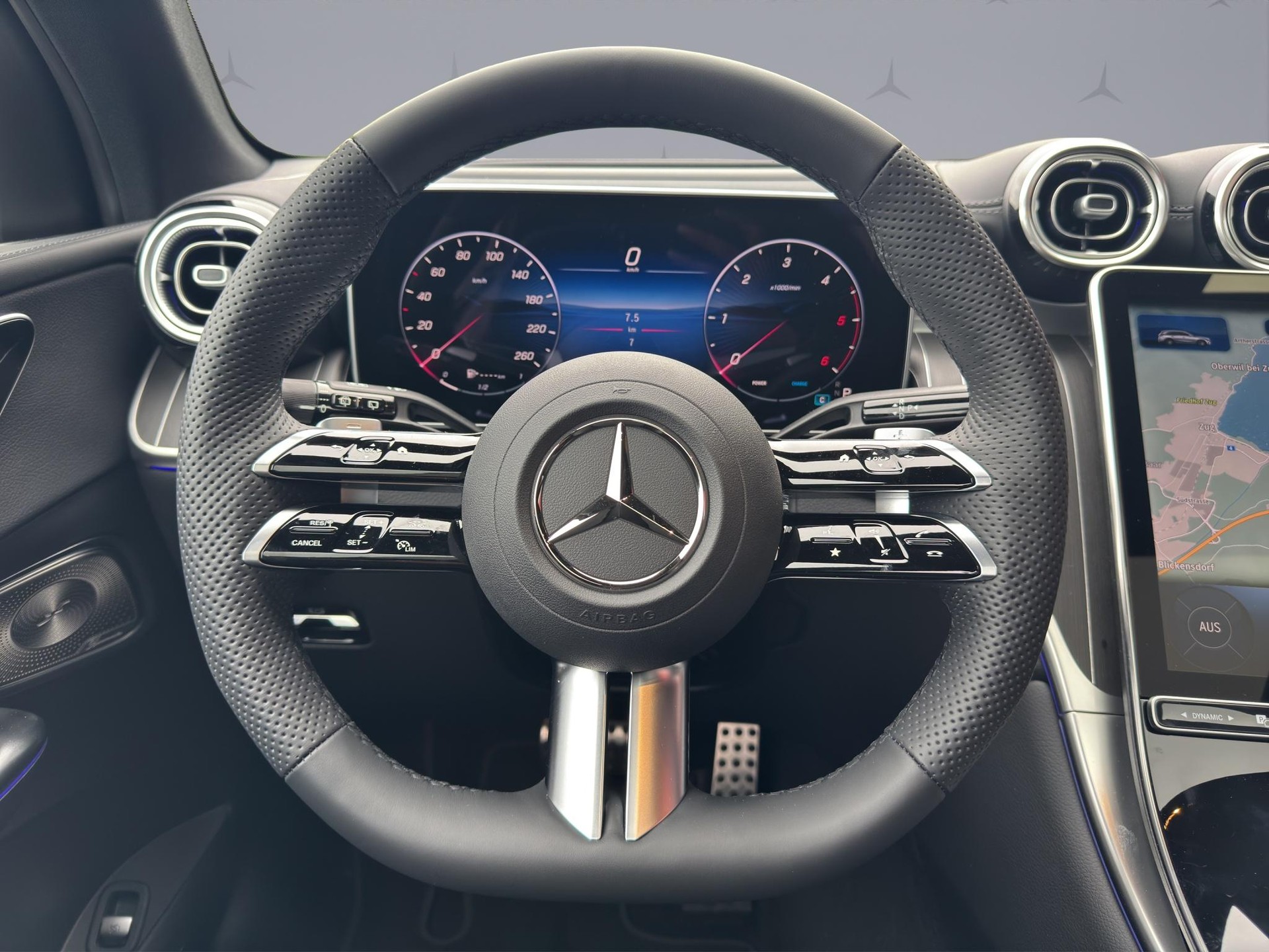 MERCEDES-BENZ GLC 220 d AMG Line 4matic-image-12