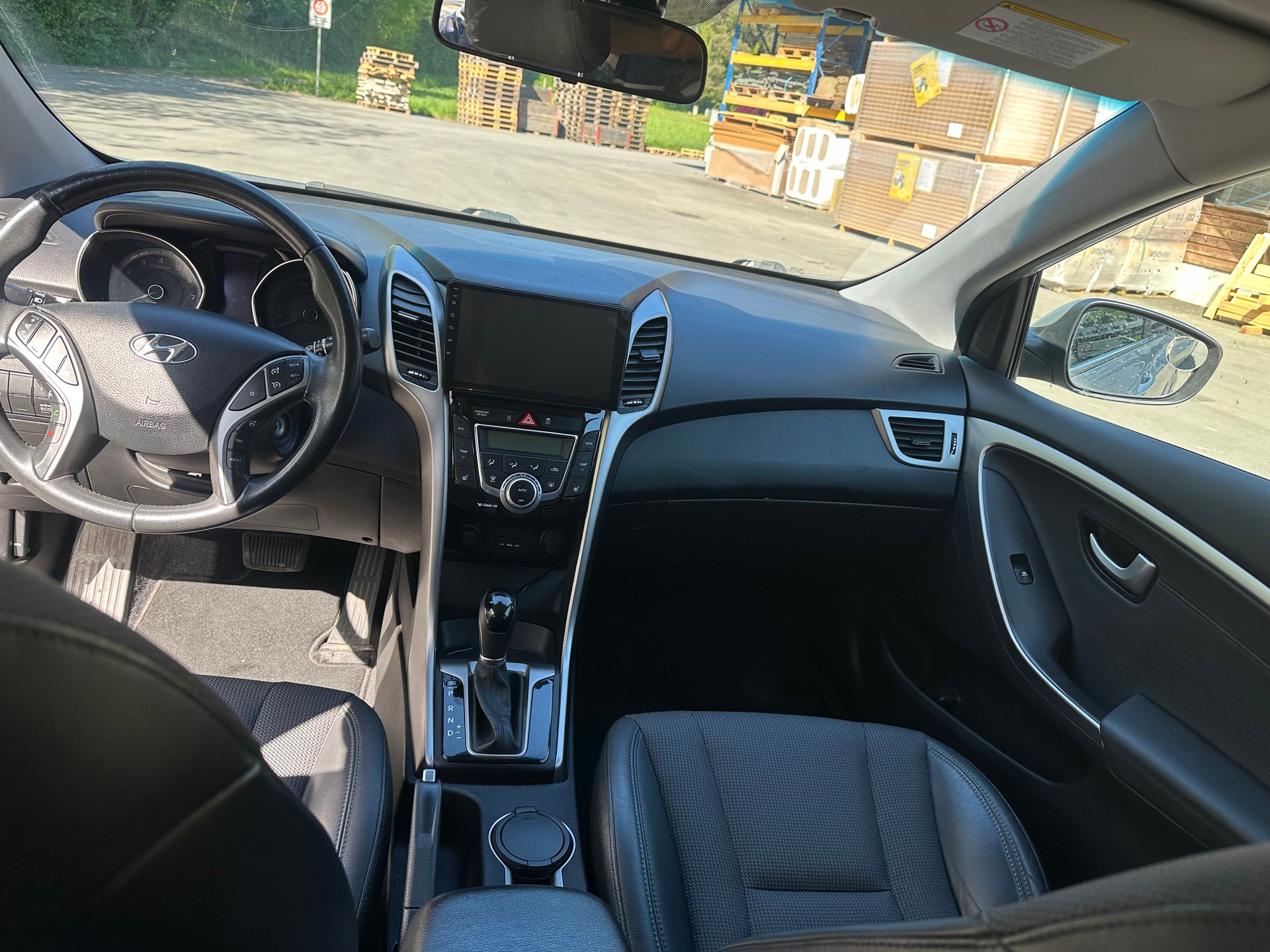 HYUNDAI i30 1.6 GDI Style Automatic-image-5