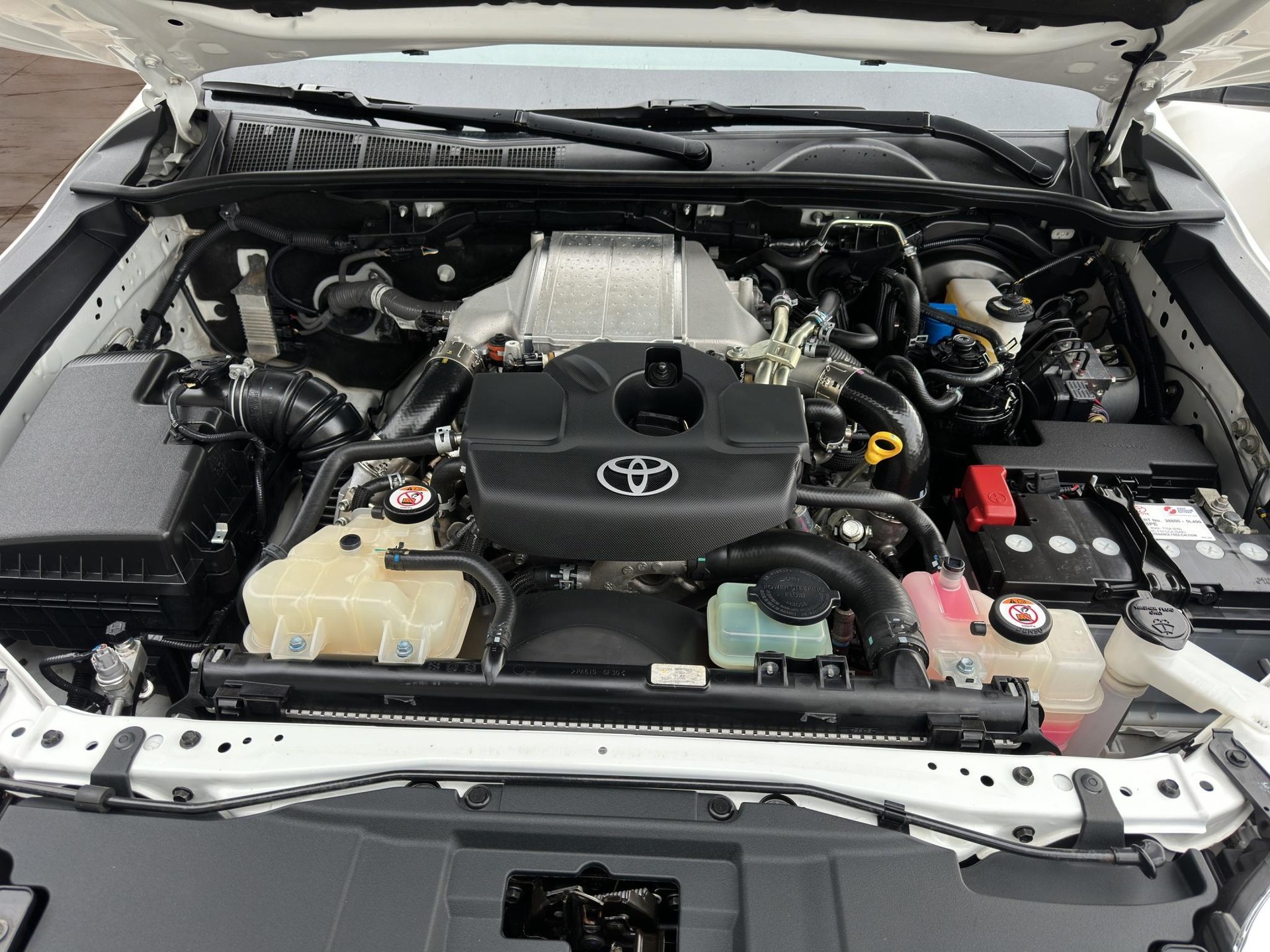 TOYOTA Hilux Double Cab.-Pick-up 2.4 D-4D 150 Comfort-image-14