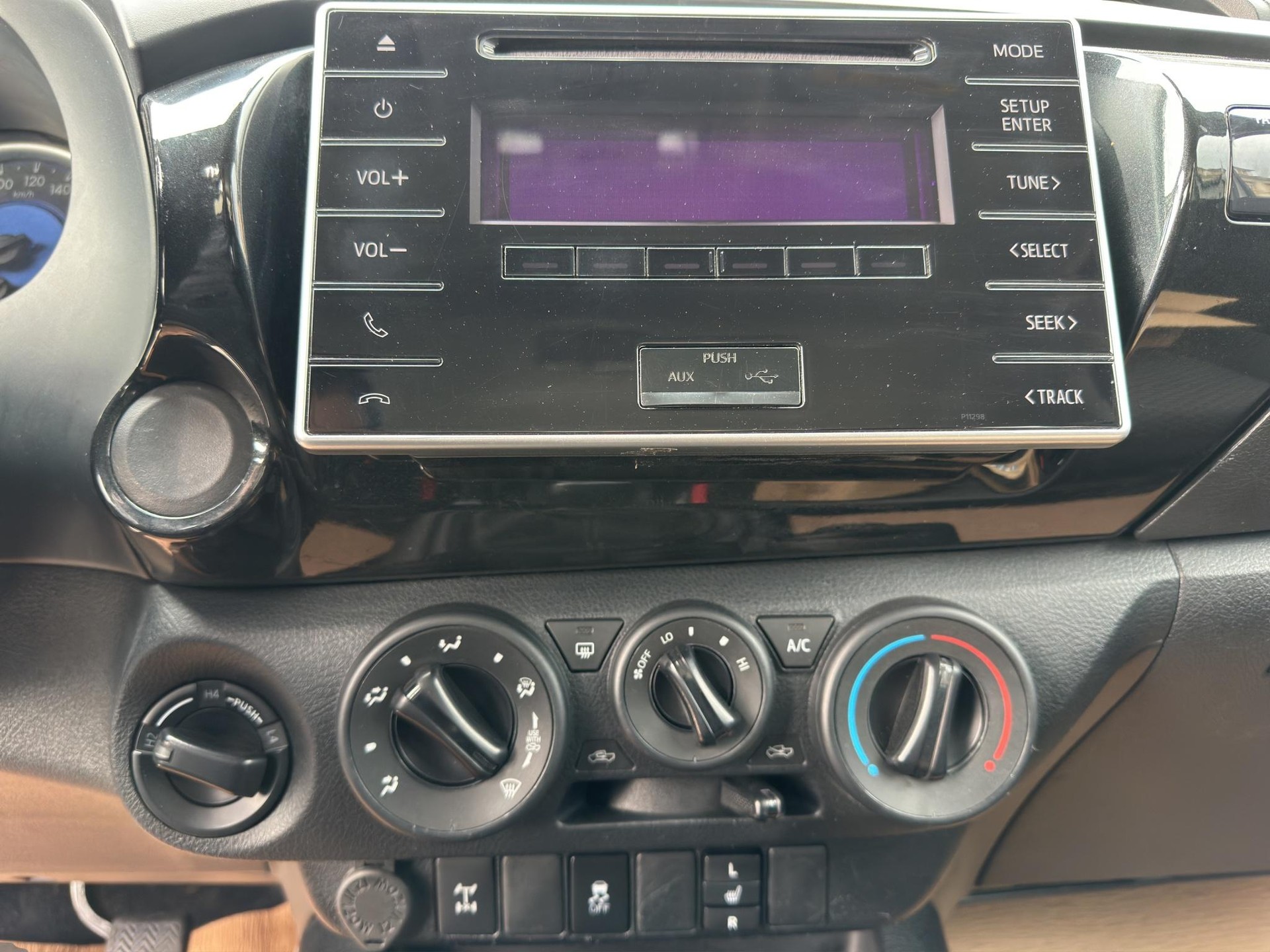 TOYOTA Hilux Double Cab.-Pick-up 2.4 D-4D 150 Comfort-image-11