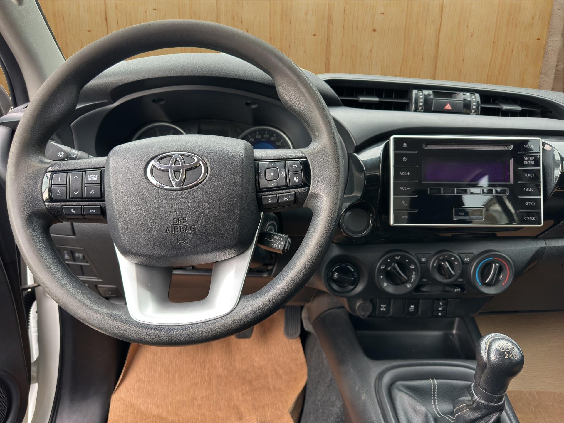 TOYOTA Hilux Double Cab.-Pick-up 2.4 D-4D 150 Comfort-image-10