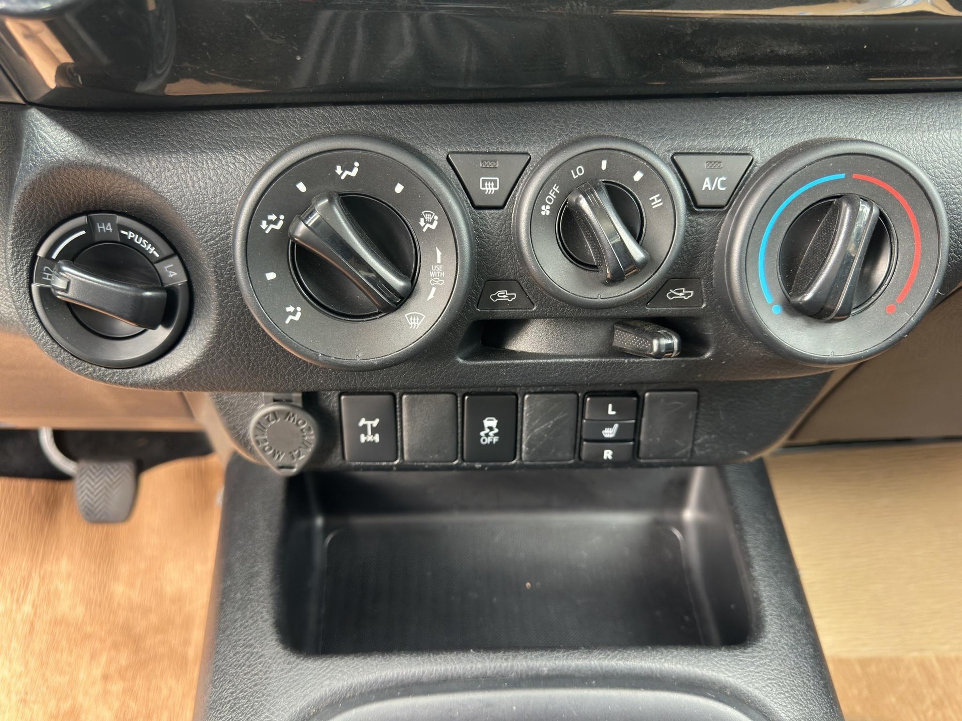 TOYOTA Hilux Double Cab.-Pick-up 2.4 D-4D 150 Comfort-image-9