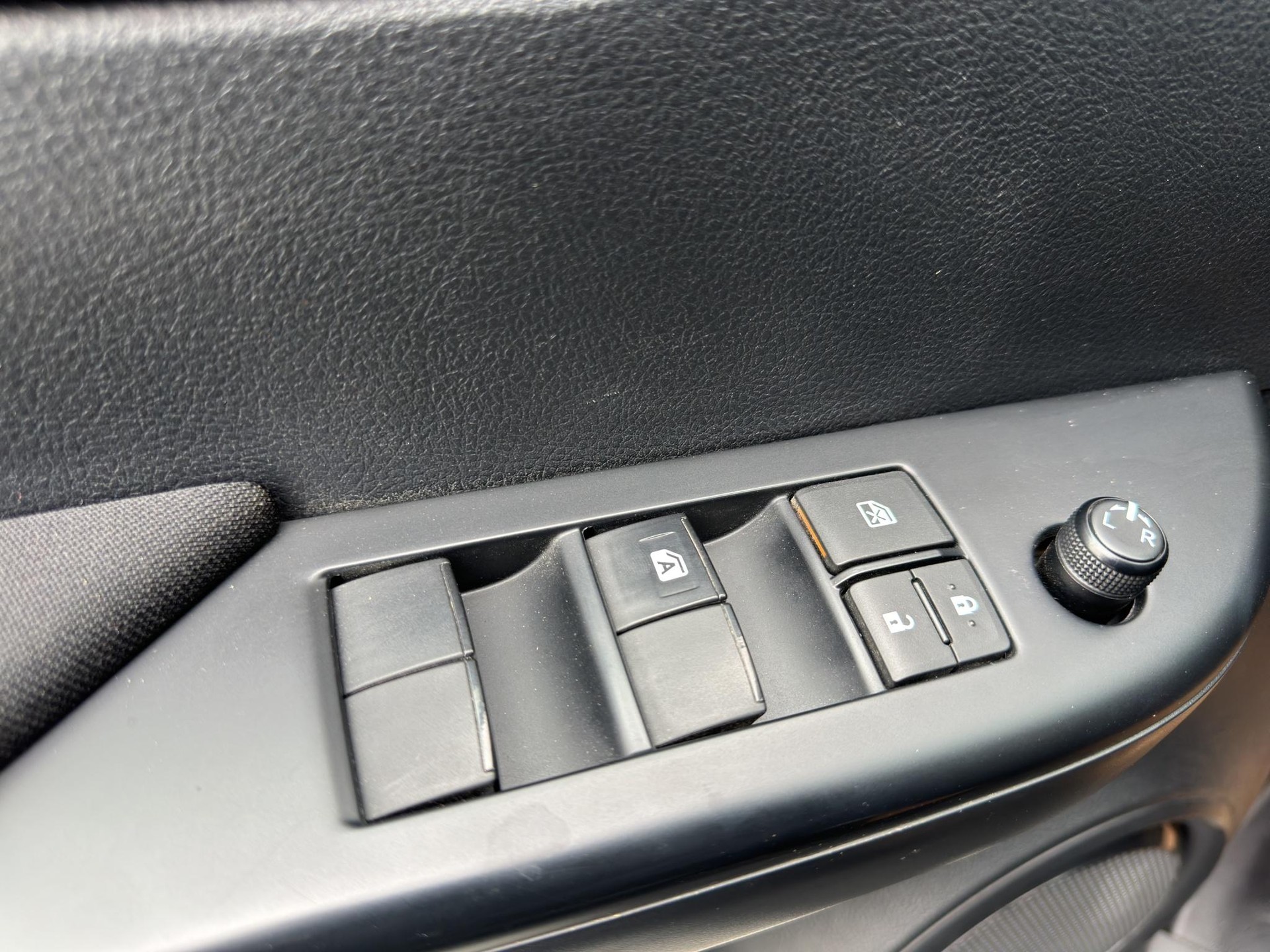 TOYOTA Hilux Double Cab.-Pick-up 2.4 D-4D 150 Comfort-image-12