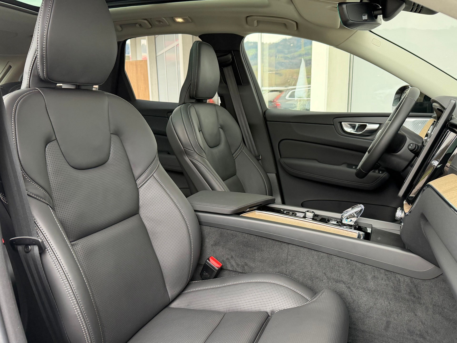VOLVO XC60 T8 eAWD Ultra Dark Geartronic-showroom-element-3