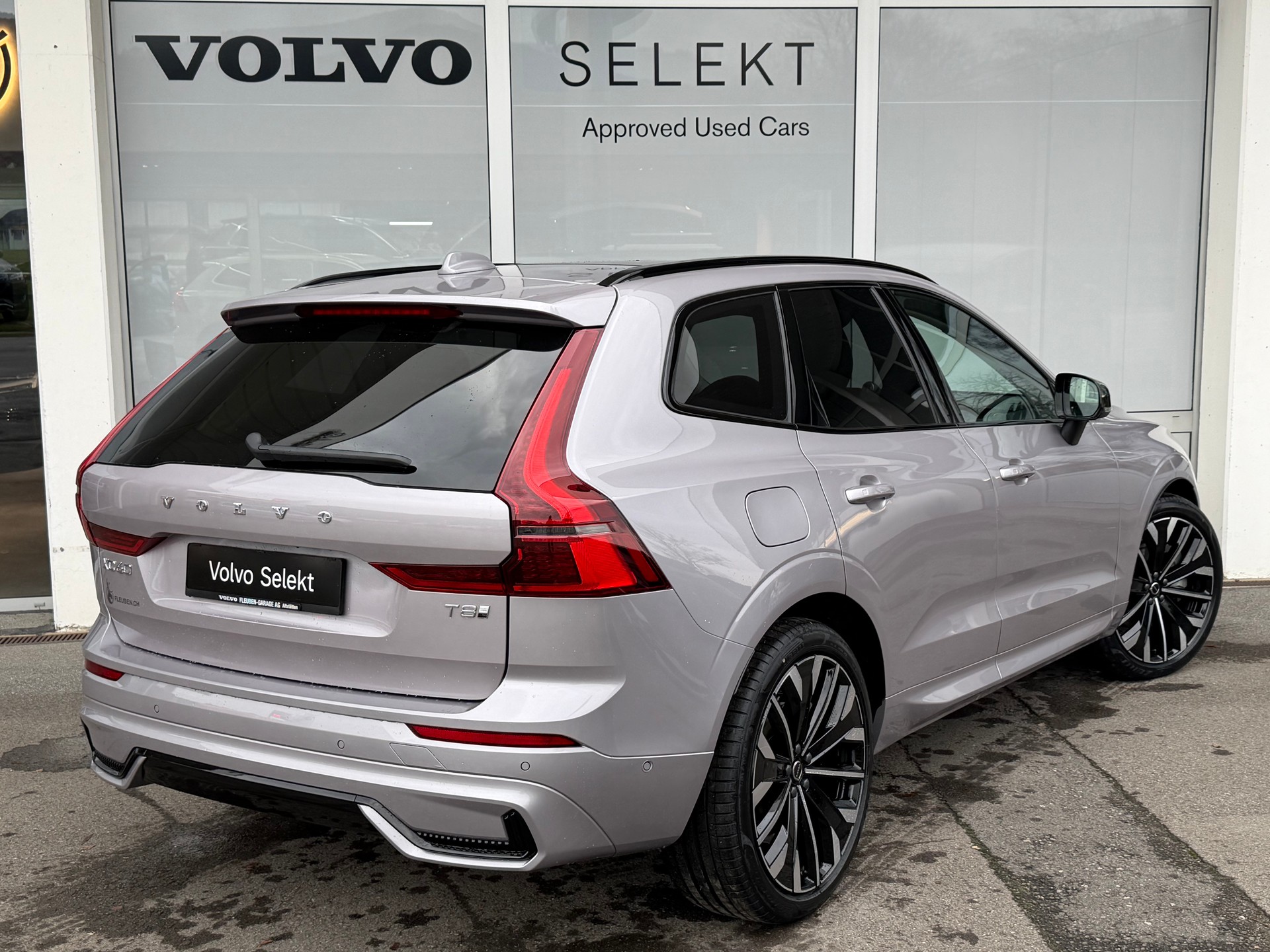 VOLVO XC60 T8 eAWD Ultra Dark Geartronic-showroom-element-1